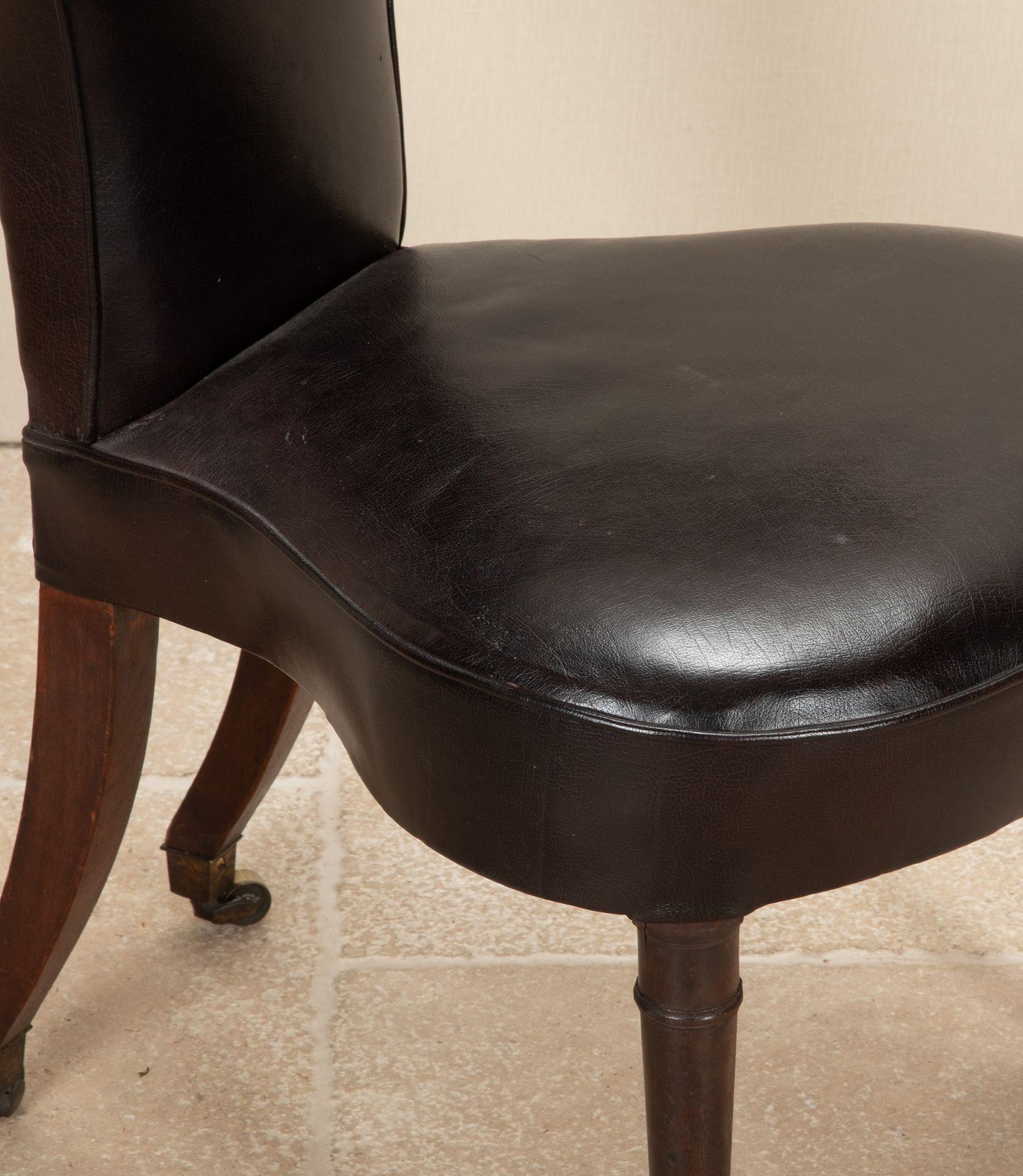 Silla de lectura georgiana tardía de caoba y cuero en venta 2