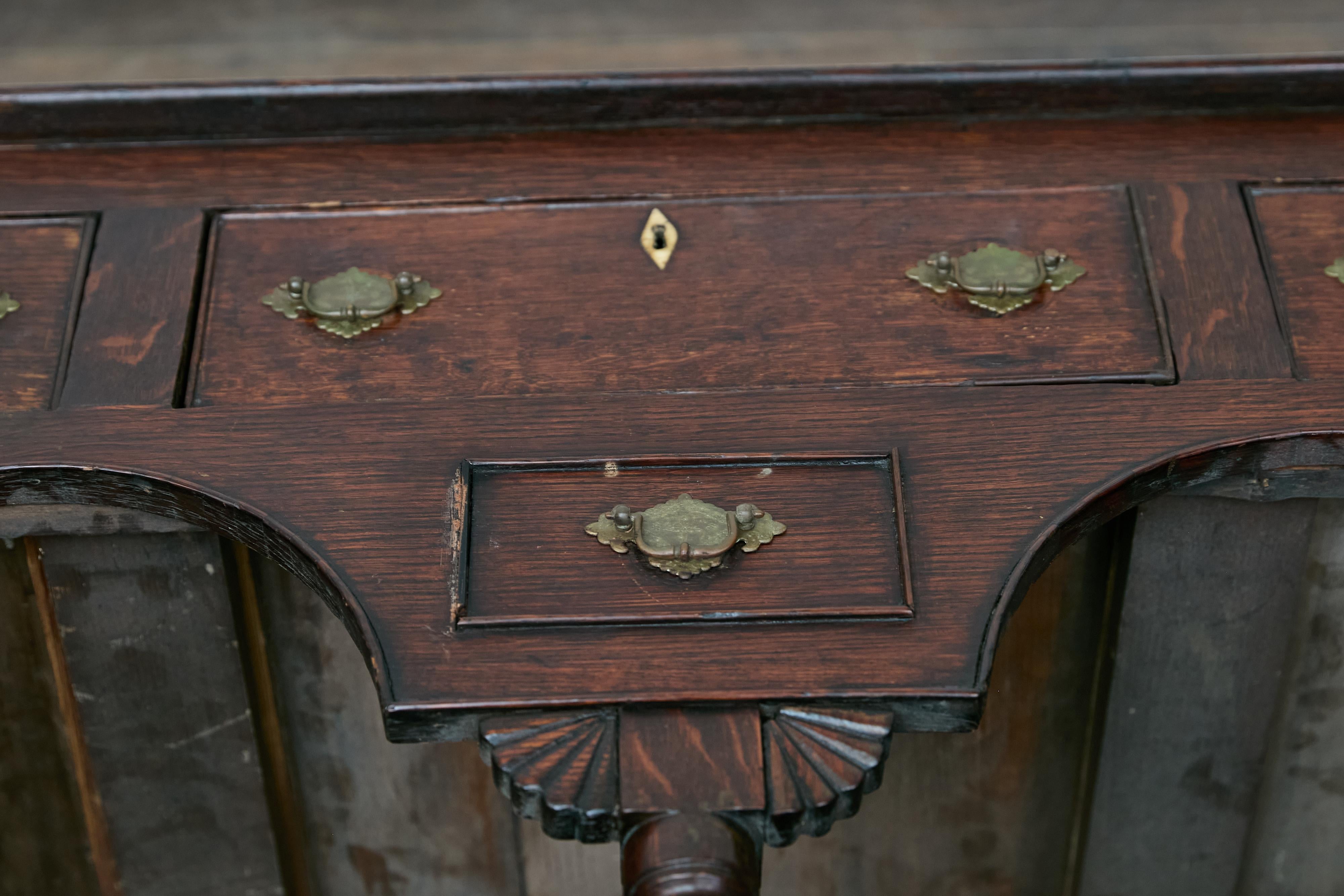 Base per comò del XIX secolo in Oak Oak tardo georgiano con ferramenta in ottone Chippendale in vendita 13