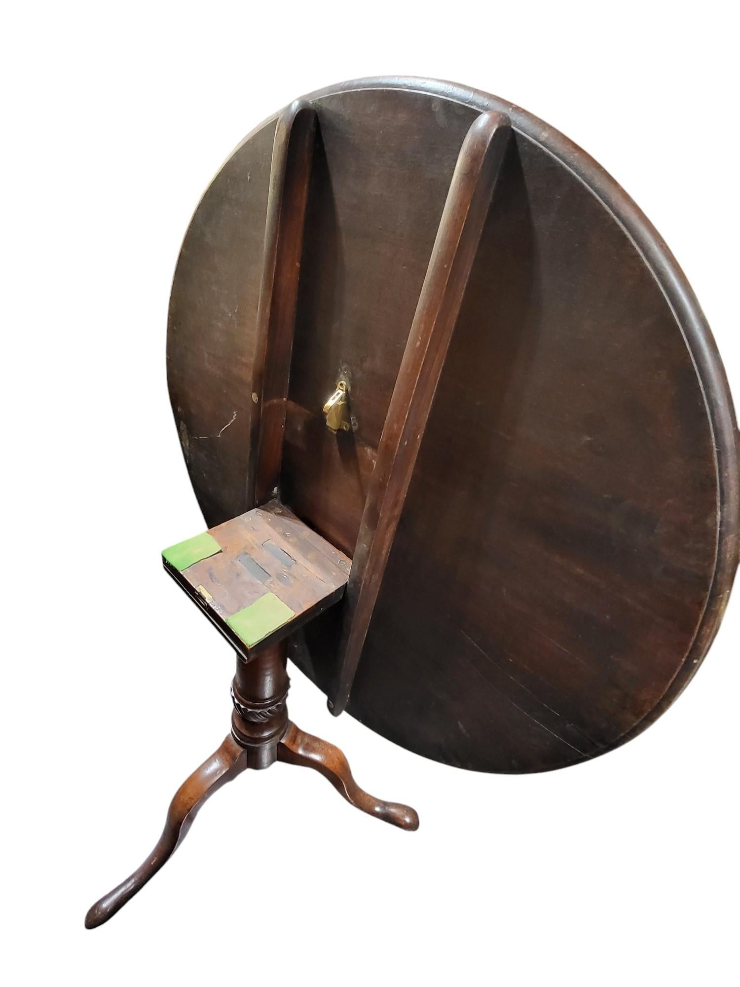 European Late Georgian oak Breakfast Table C1780 For Sale