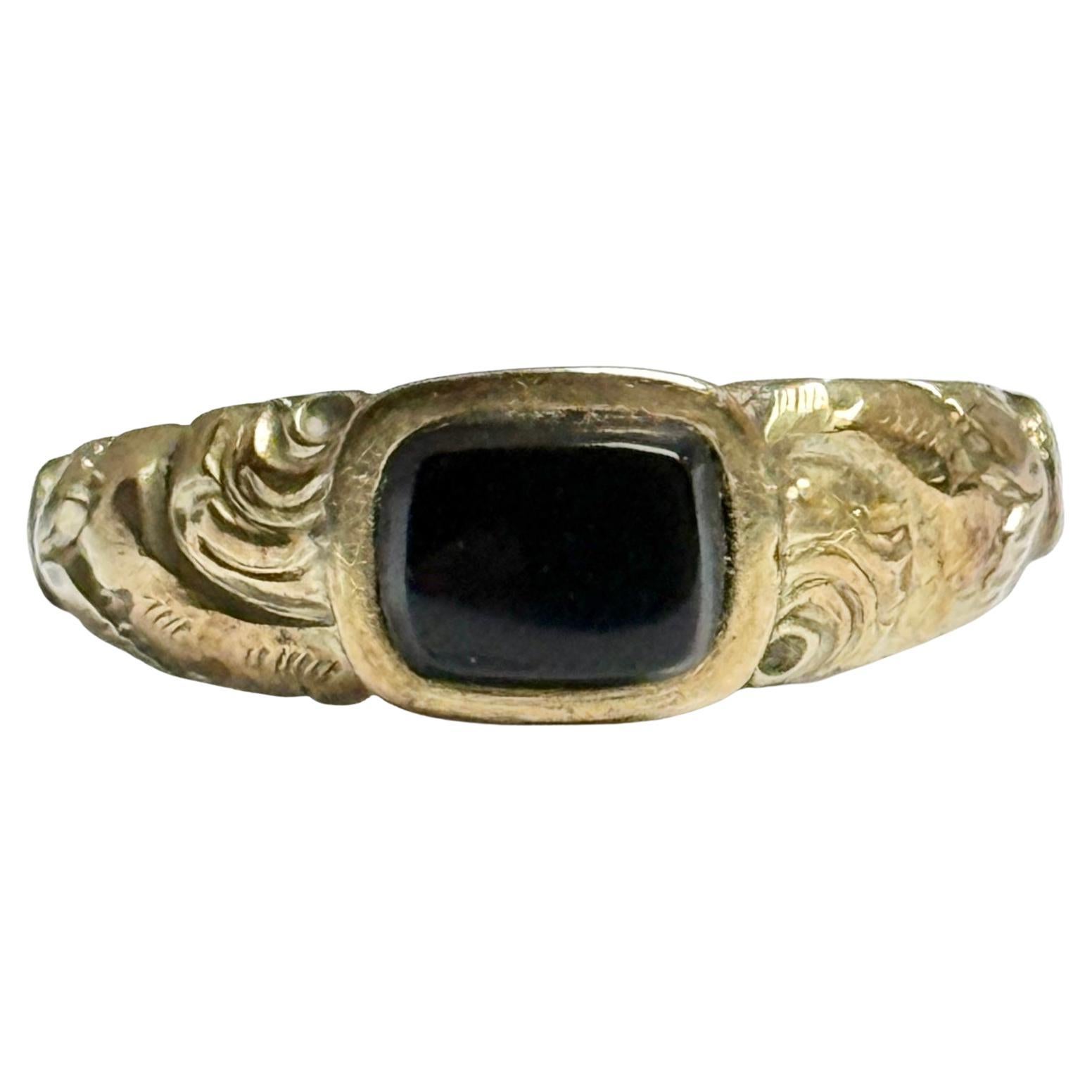 Spätgeorgischer Onyx und 9 Karat Gold Gedenkring