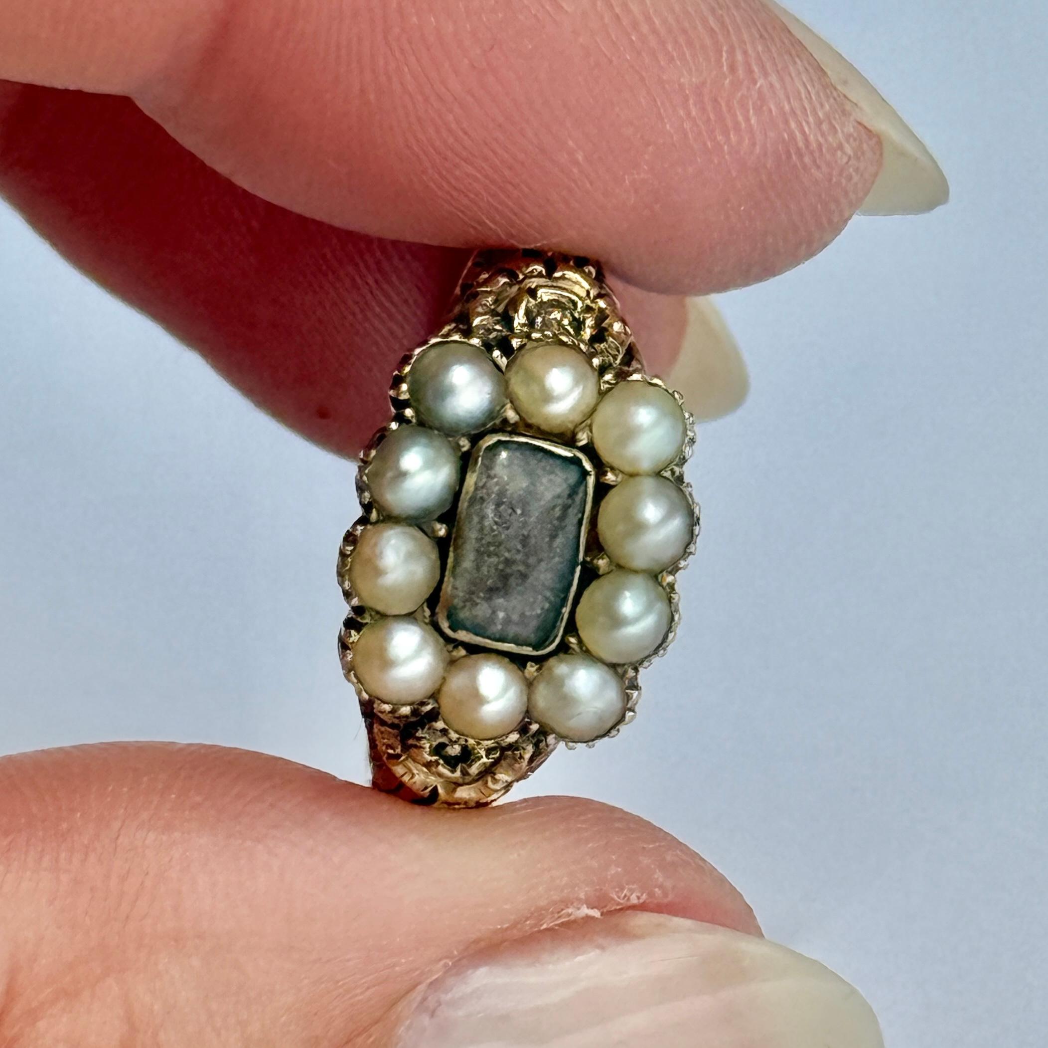 Late Georgian Pearl and Crystal 9 Carat Gold Mourning Ring In Good Condition For Sale In Chipping Campden, GB