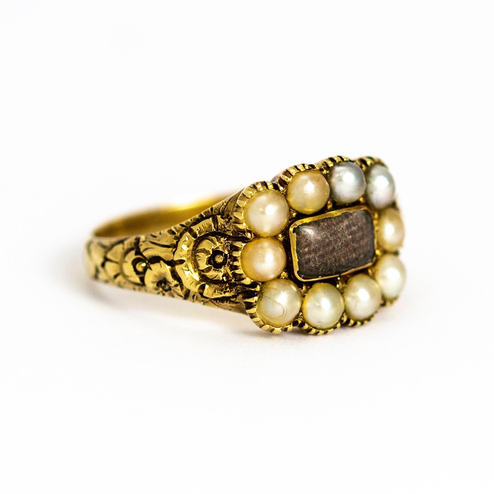 Late Georgian Pearl and Crystal 9 Carat Gold Mourning Ring In Good Condition For Sale In Chipping Campden, GB