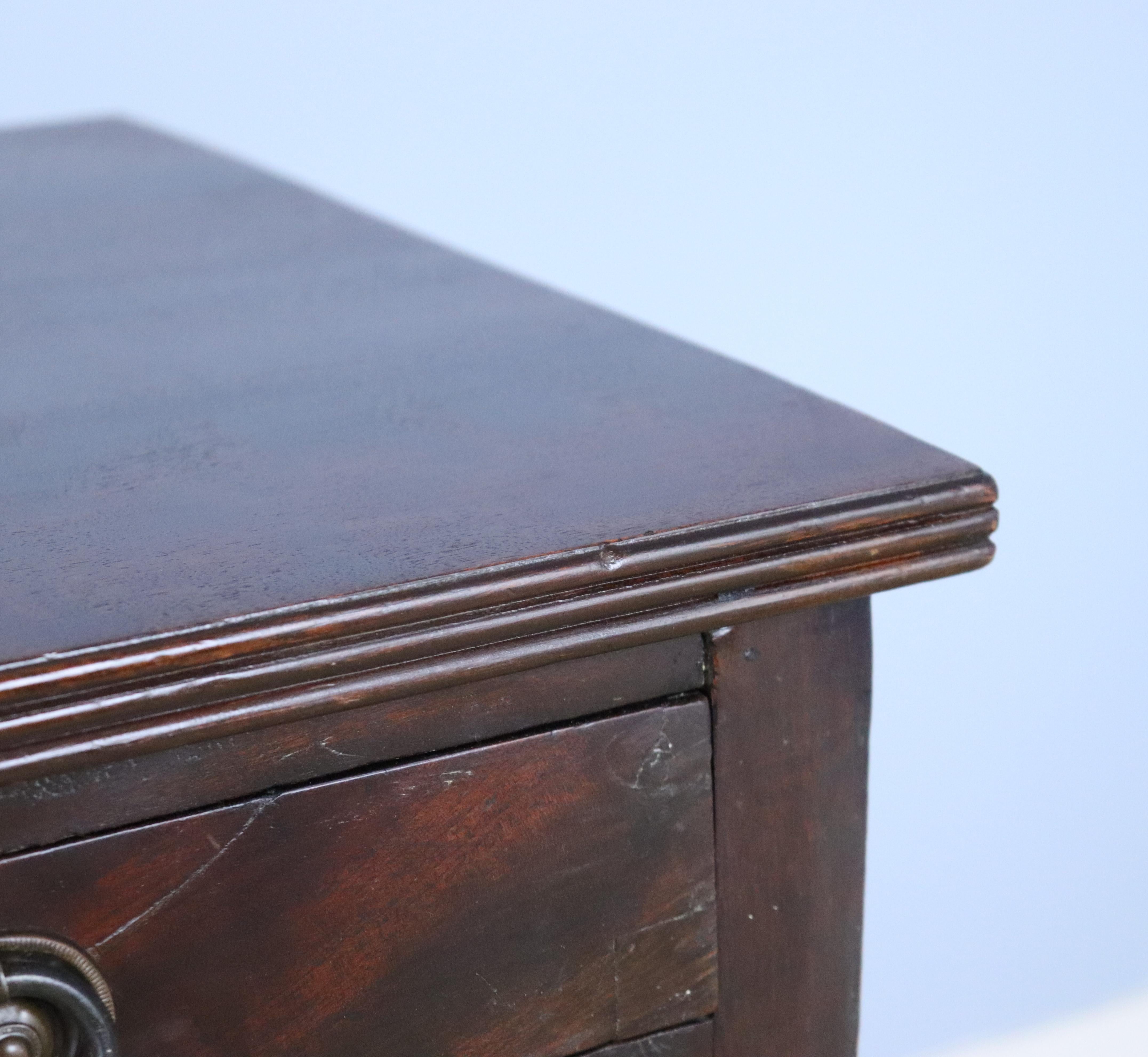 Late Georgian Spider Leg Mahogany Side Table For Sale 1