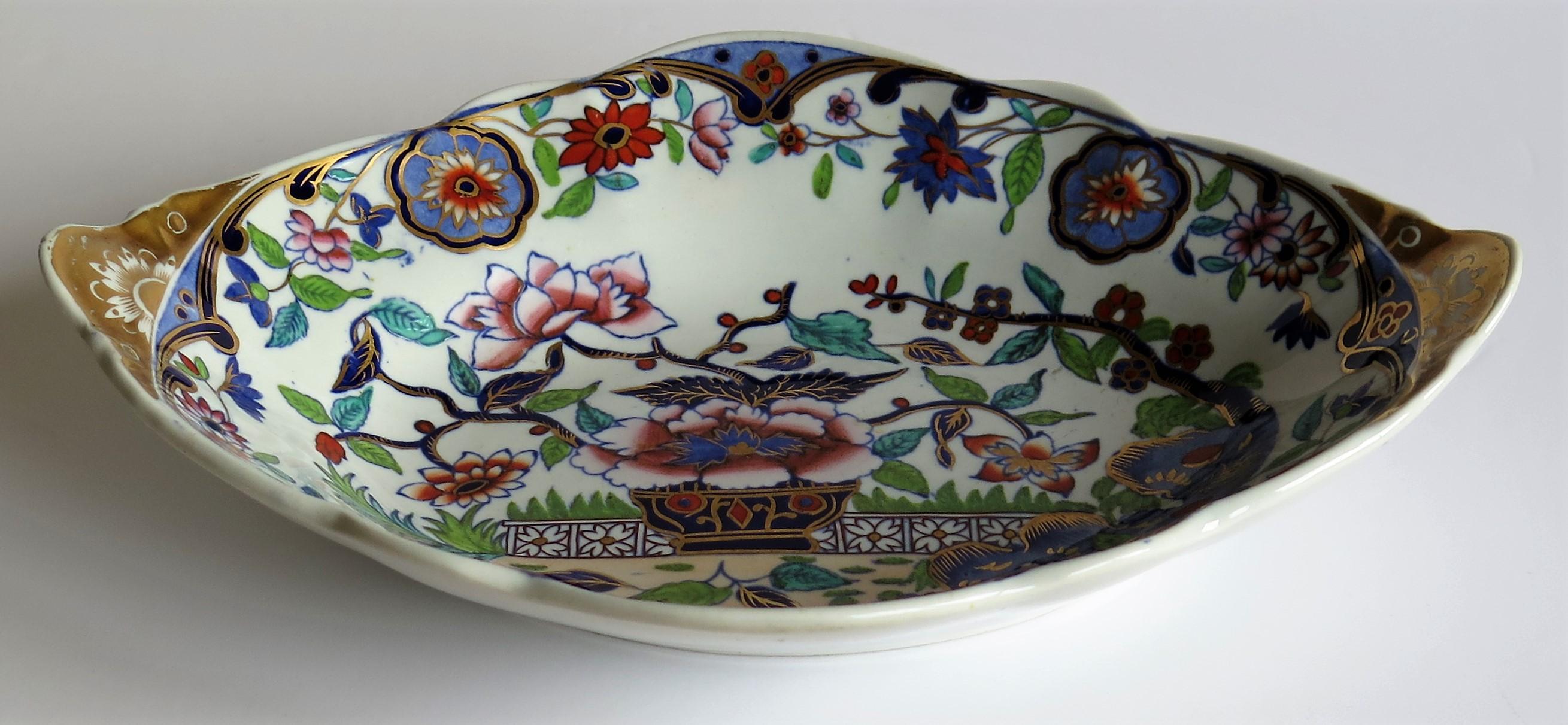 Hand-Painted Late Georgian Spode Dish or Oval Plate finely enamelled Pattern 4052, circa 1820