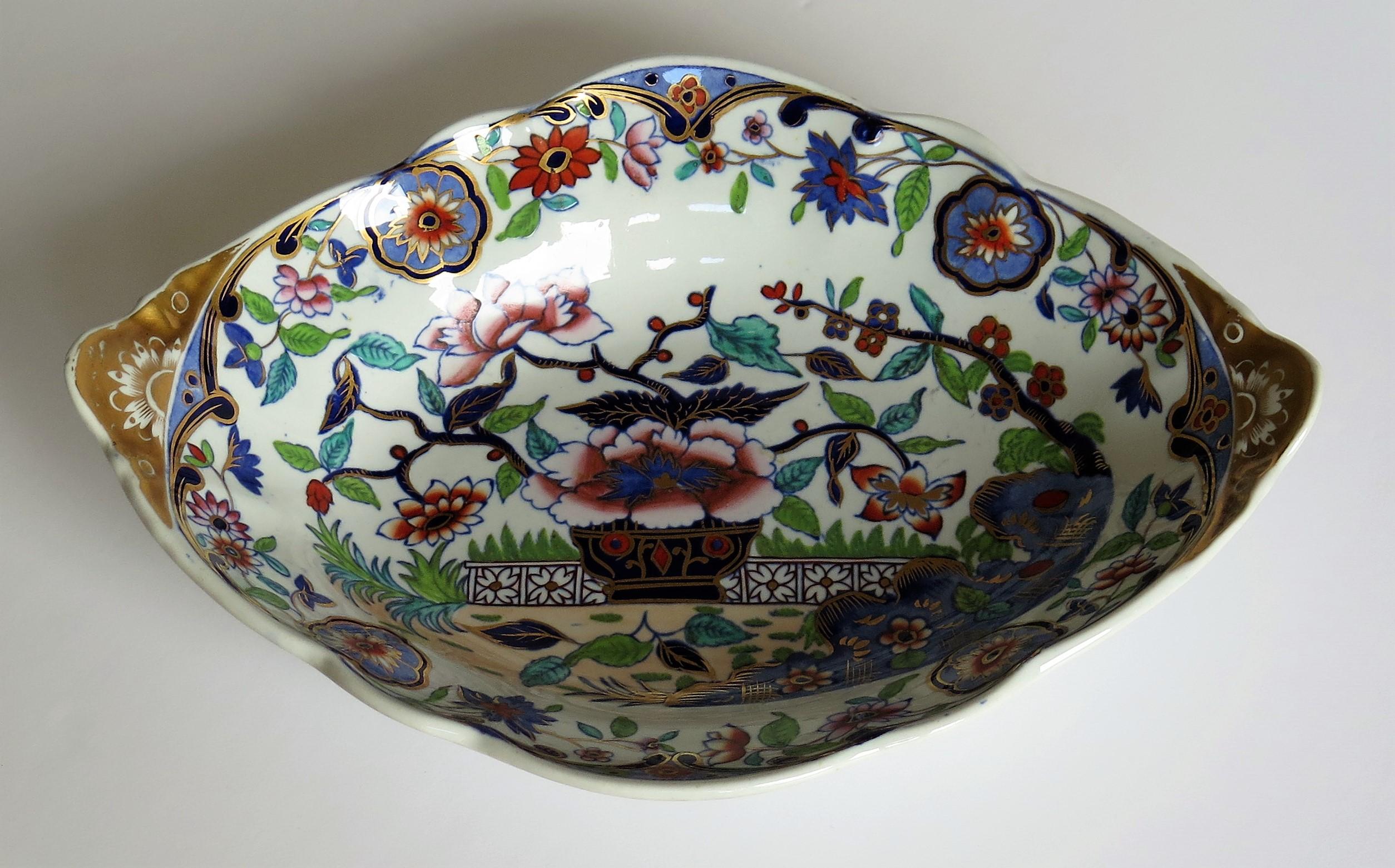 Late Georgian Spode Dish or Oval Plate finely enamelled Pattern 4052, circa 1820 In Good Condition In Lincoln, Lincolnshire