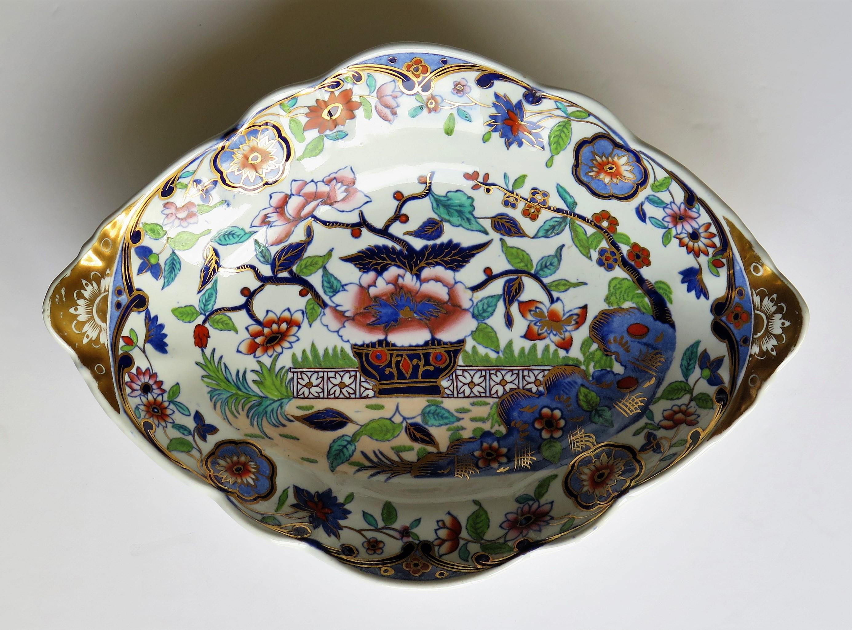 19th Century Late Georgian Spode Dish or Oval Plate finely enamelled Pattern 4052, circa 1820