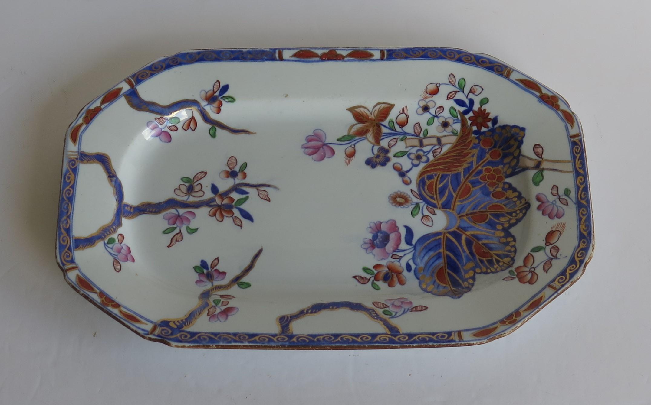 This is a beautiful platter, produced by the Spode factory in the distinctive Tobacco Leaf pattern.

This is pattern number 2061, named the 'Tobacco Leaf' pattern. The chinoiserie decoration was transfer printed in cobalt blue under-glaze, then