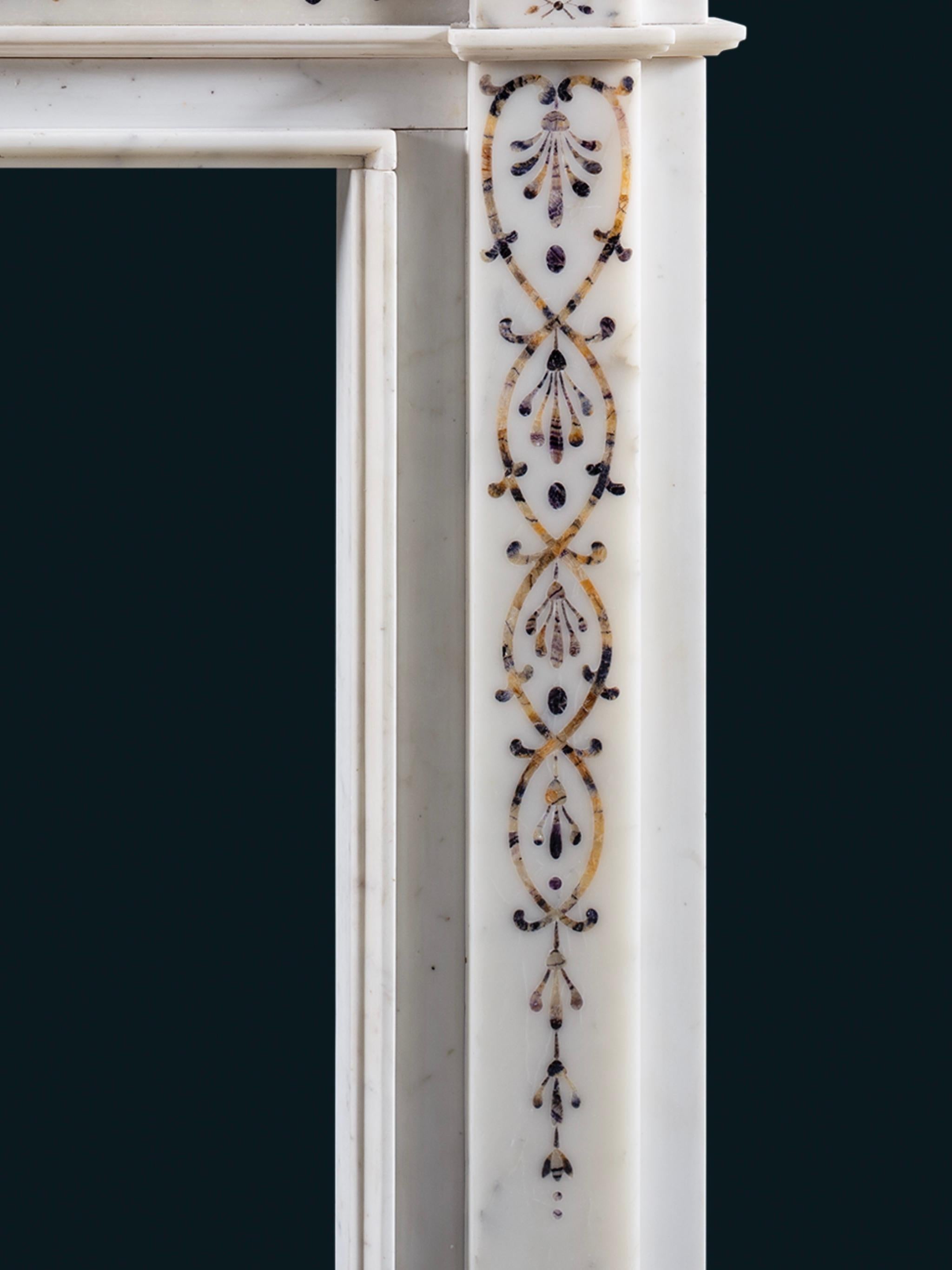 Kamin im spätgeorgianischen Stil aus Bildhauermarmor, Intarsien aus blauem John-Stein im Zustand „Gut“ im Angebot in London, GB