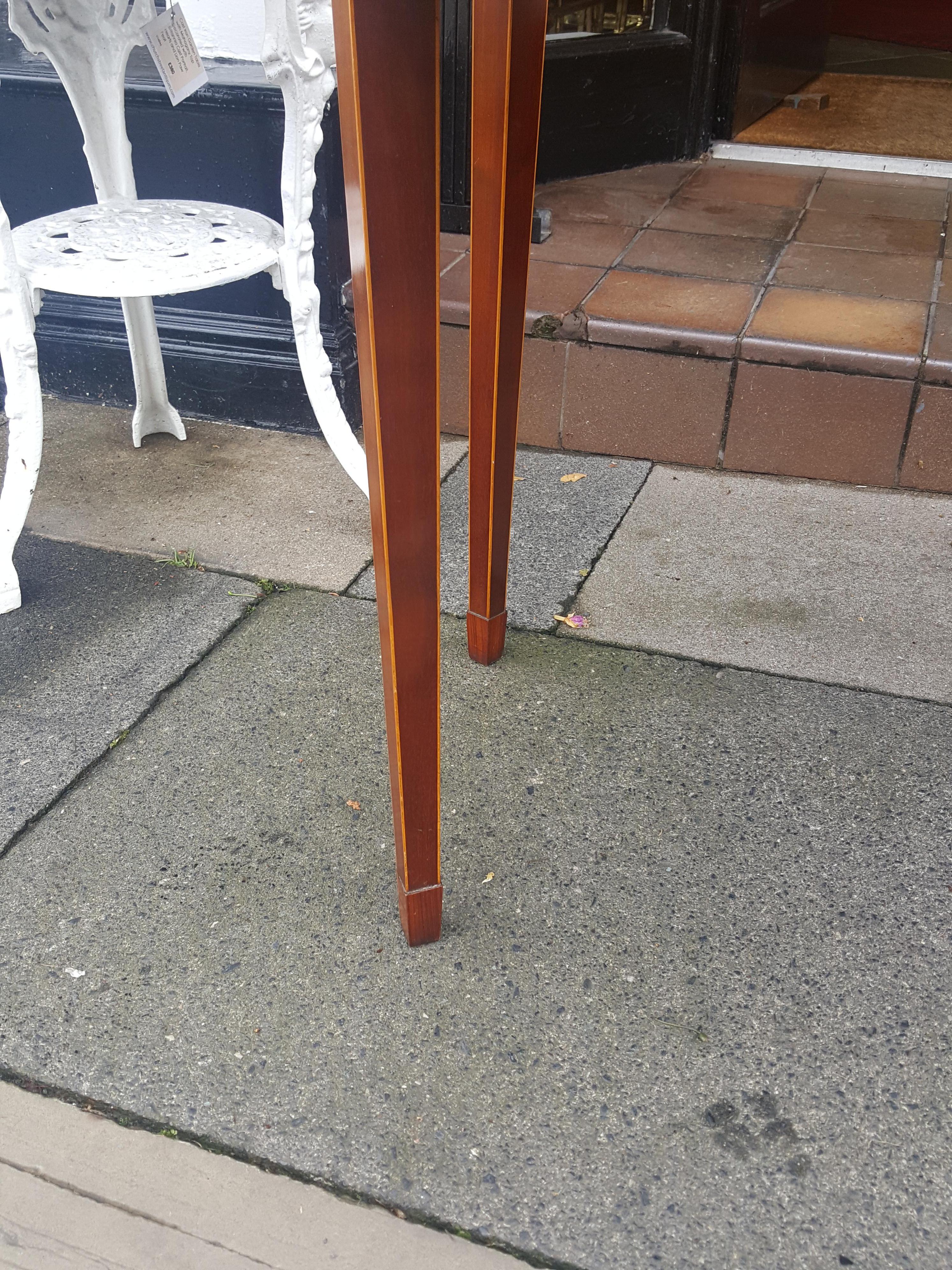 Late Georian Mahogany Half Moon Tea Table In Good Condition For Sale In Altrincham, Cheshire