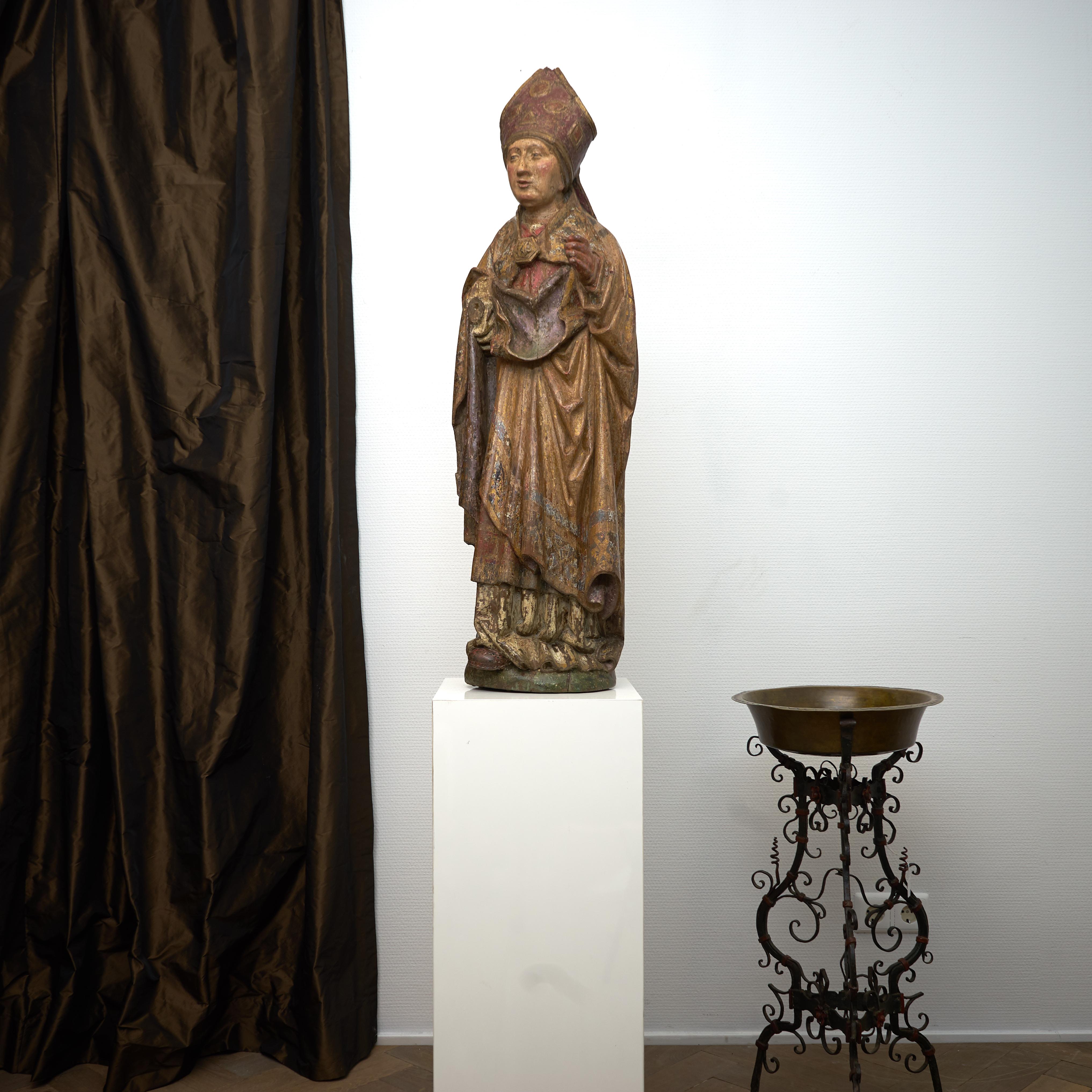 Late Gothic Figure of a Bishop In Good Condition For Sale In Heeze, Noord Brabant