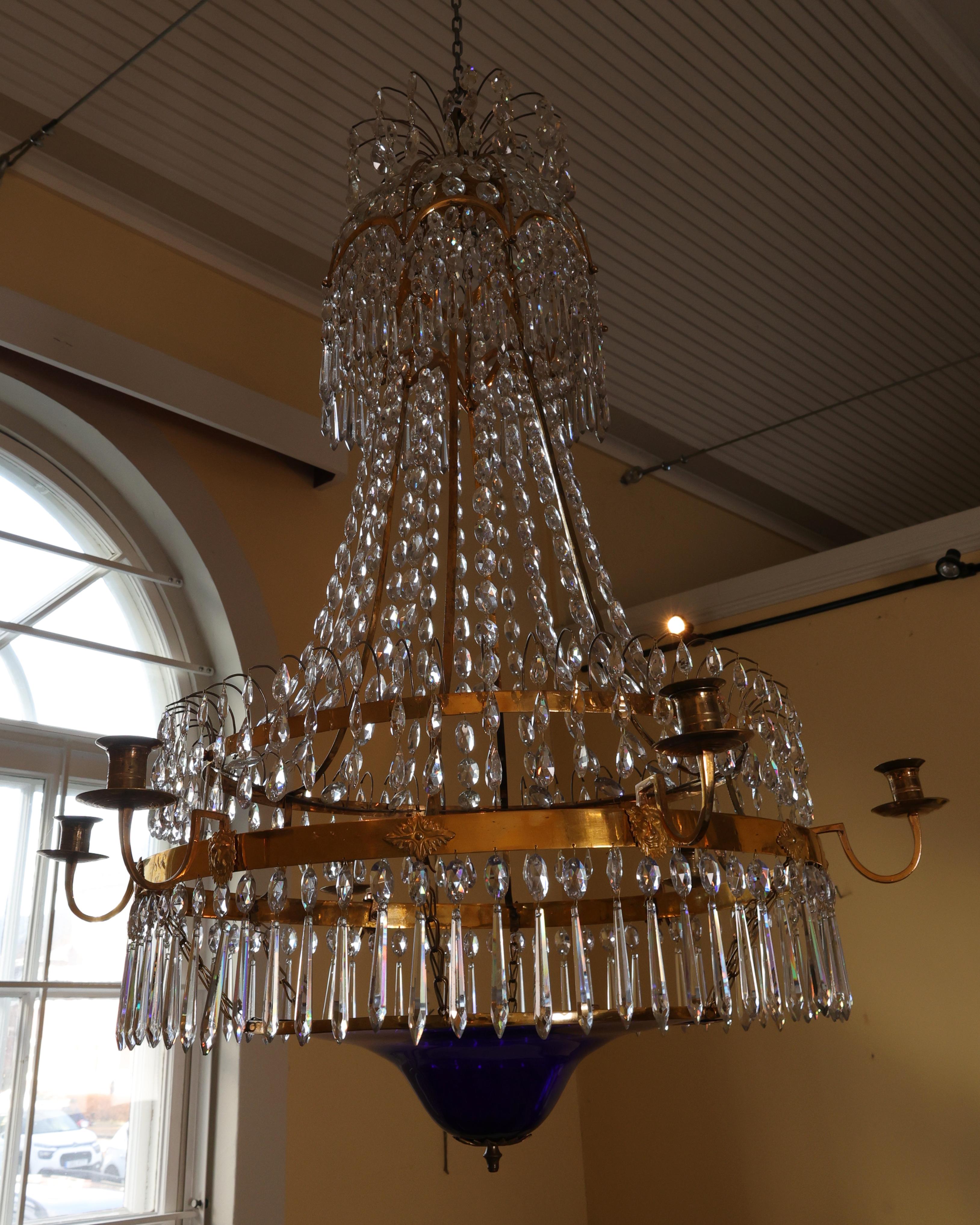 Lustre tardo-gustavien avec bol bleu Bon état - En vente à Ljungby, SE