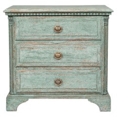 Cassettiera tardo-gustaviana con finitura blu-verde, Svezia, circa 1790-1800