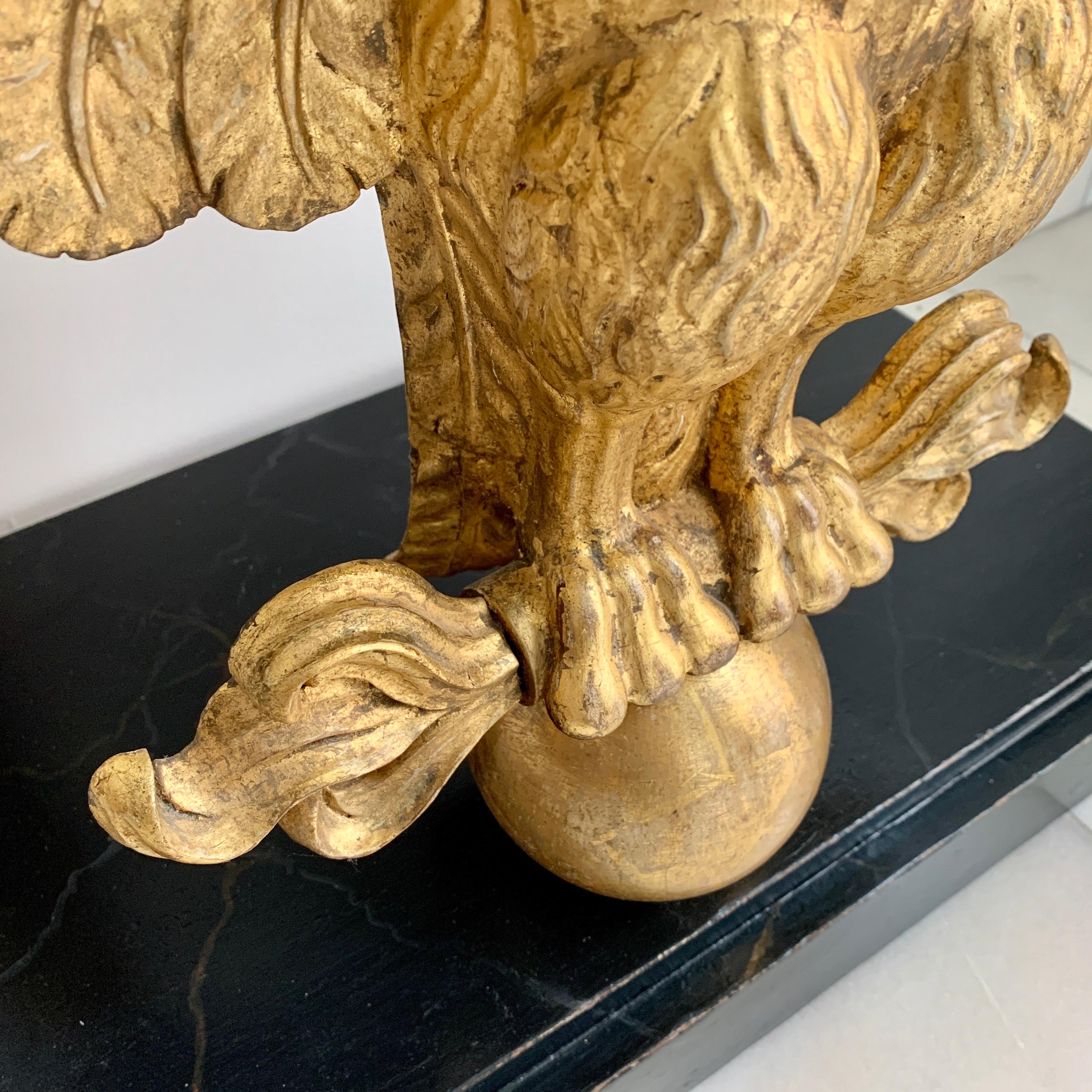 Gustavien Table console et miroir à aigle en bois doré de la fin de la période gustavienne et du début du 19e siècle en vente