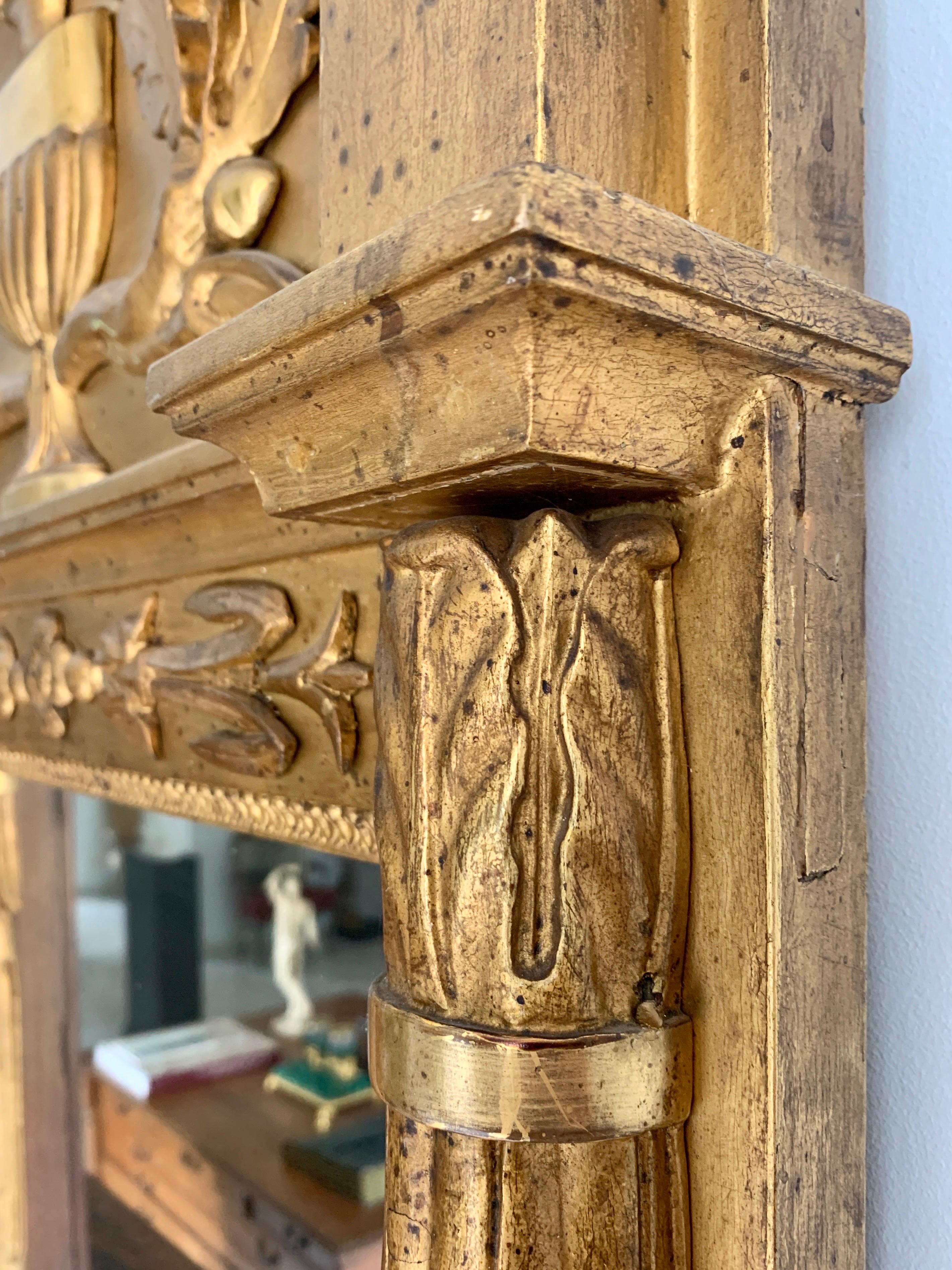 Marbre Table console et miroir à aigle en bois doré de la fin de la période gustavienne et du début du 19e siècle en vente