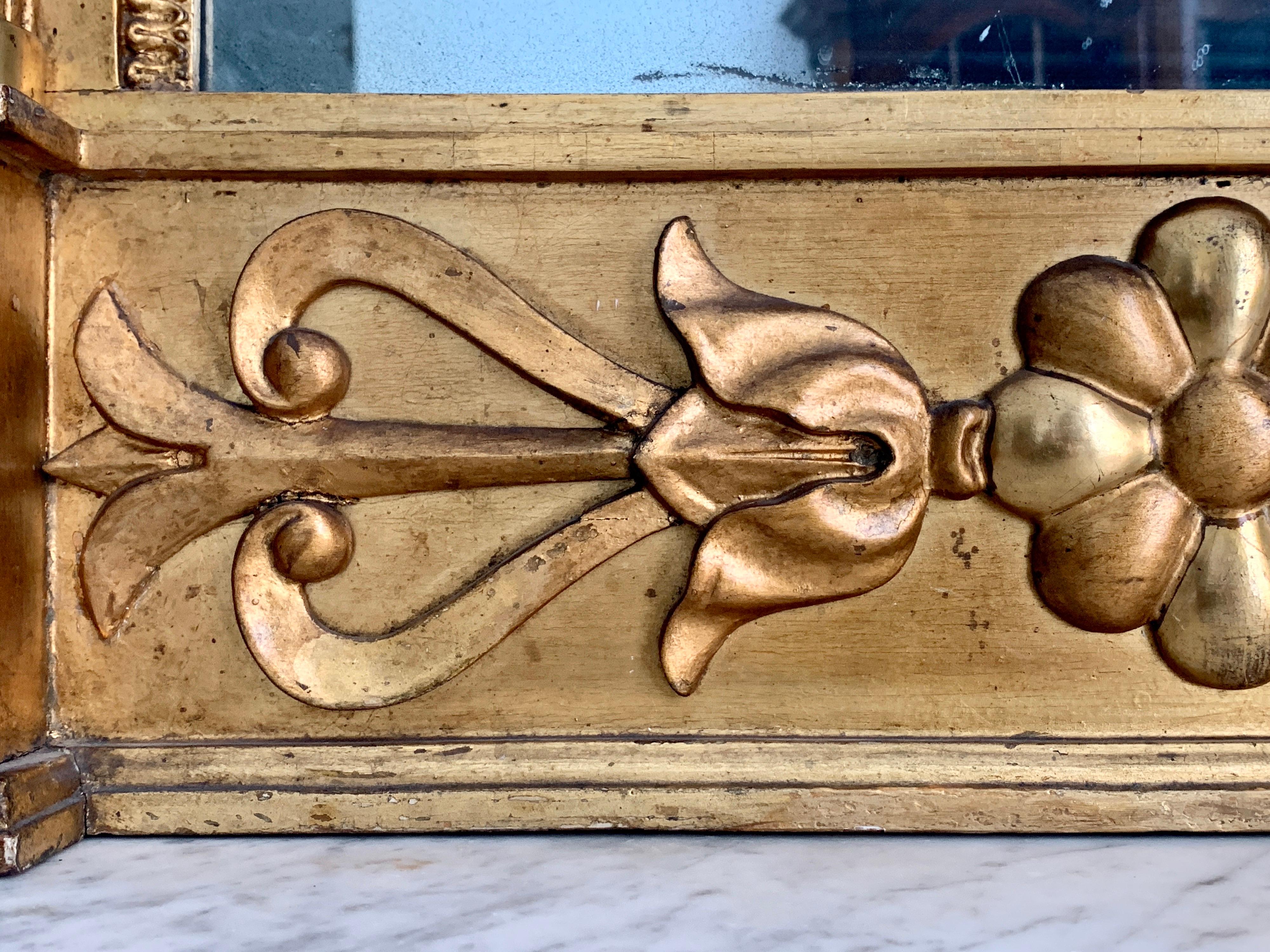 Table console et miroir à aigle en bois doré de la fin de la période gustavienne et du début du 19e siècle en vente 1