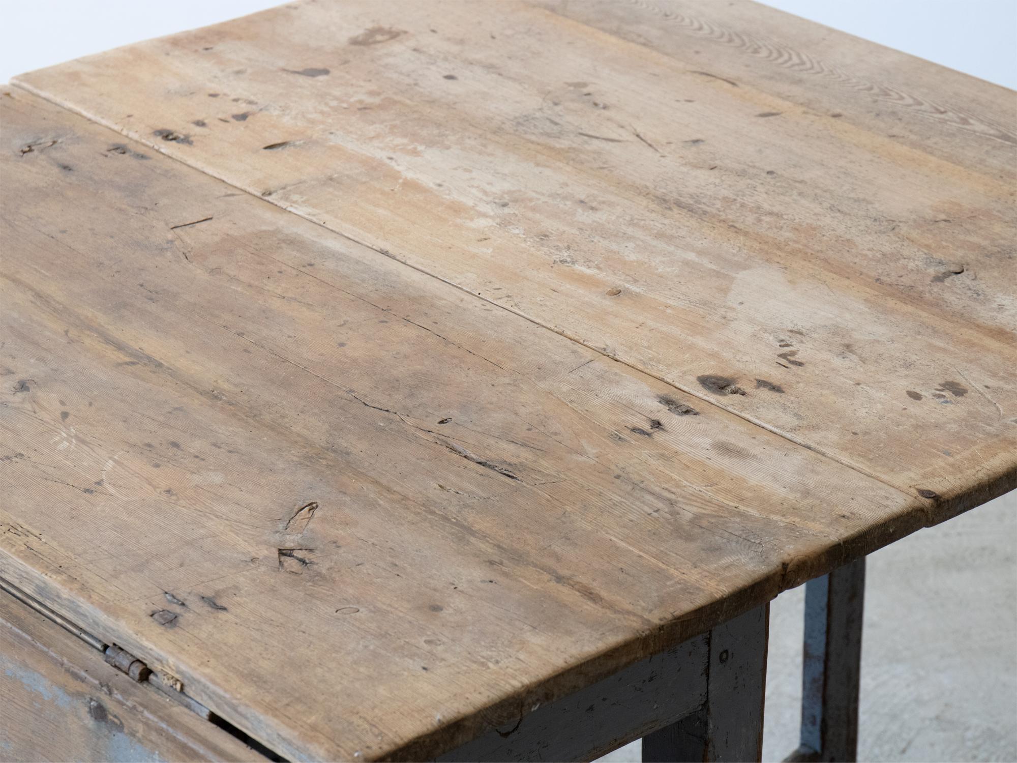 Late Gustavian Gate Leg Table In Good Condition For Sale In Wembley, GB