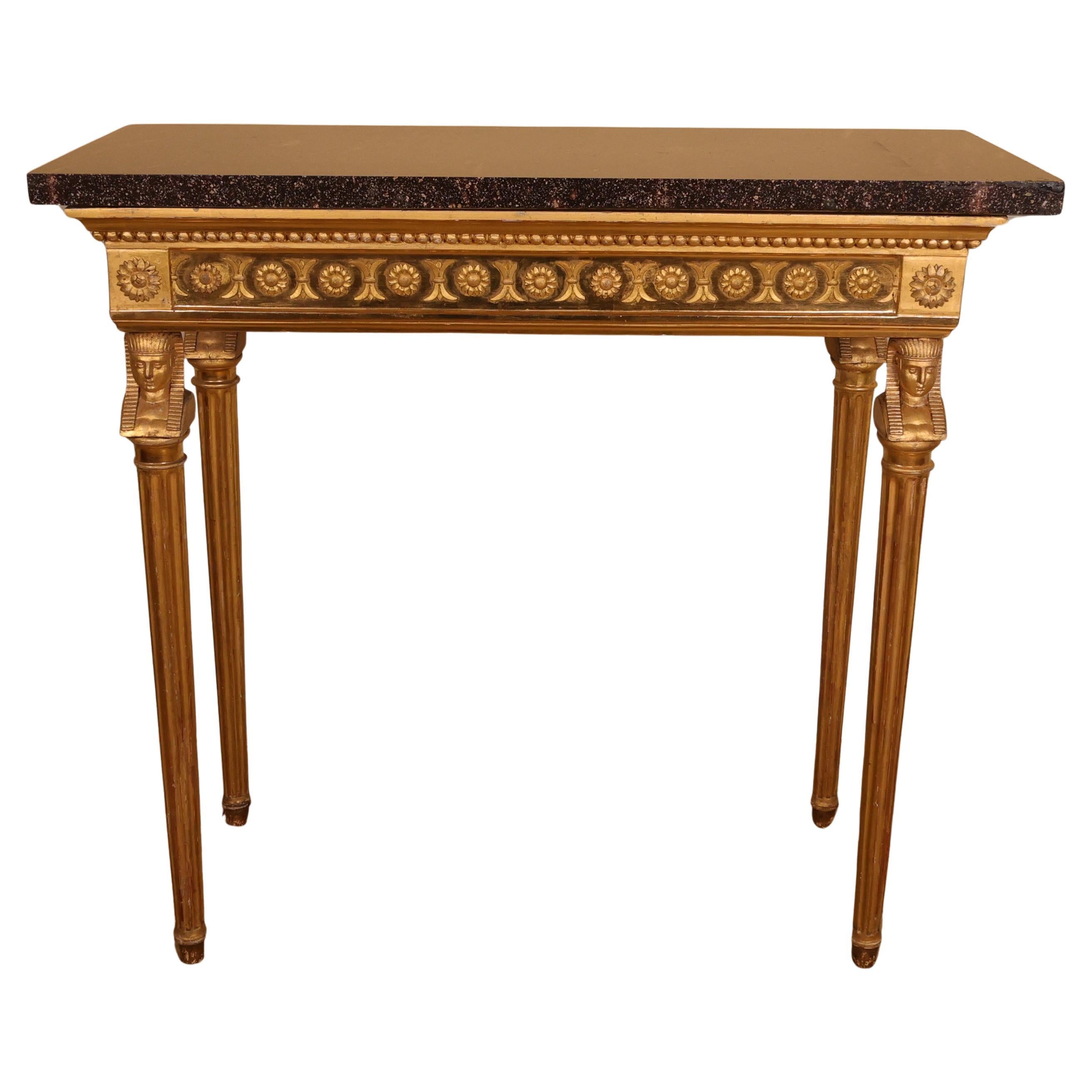 Mesa Consola Tardía Gustaviana Dorada con Tapa de Pórfido, Circa 1800 en venta