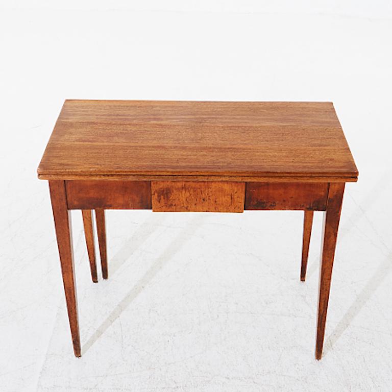 Swedish Late Gustavian Mahogany Game Table with Felt Backgammon Andremovable Top For Sale