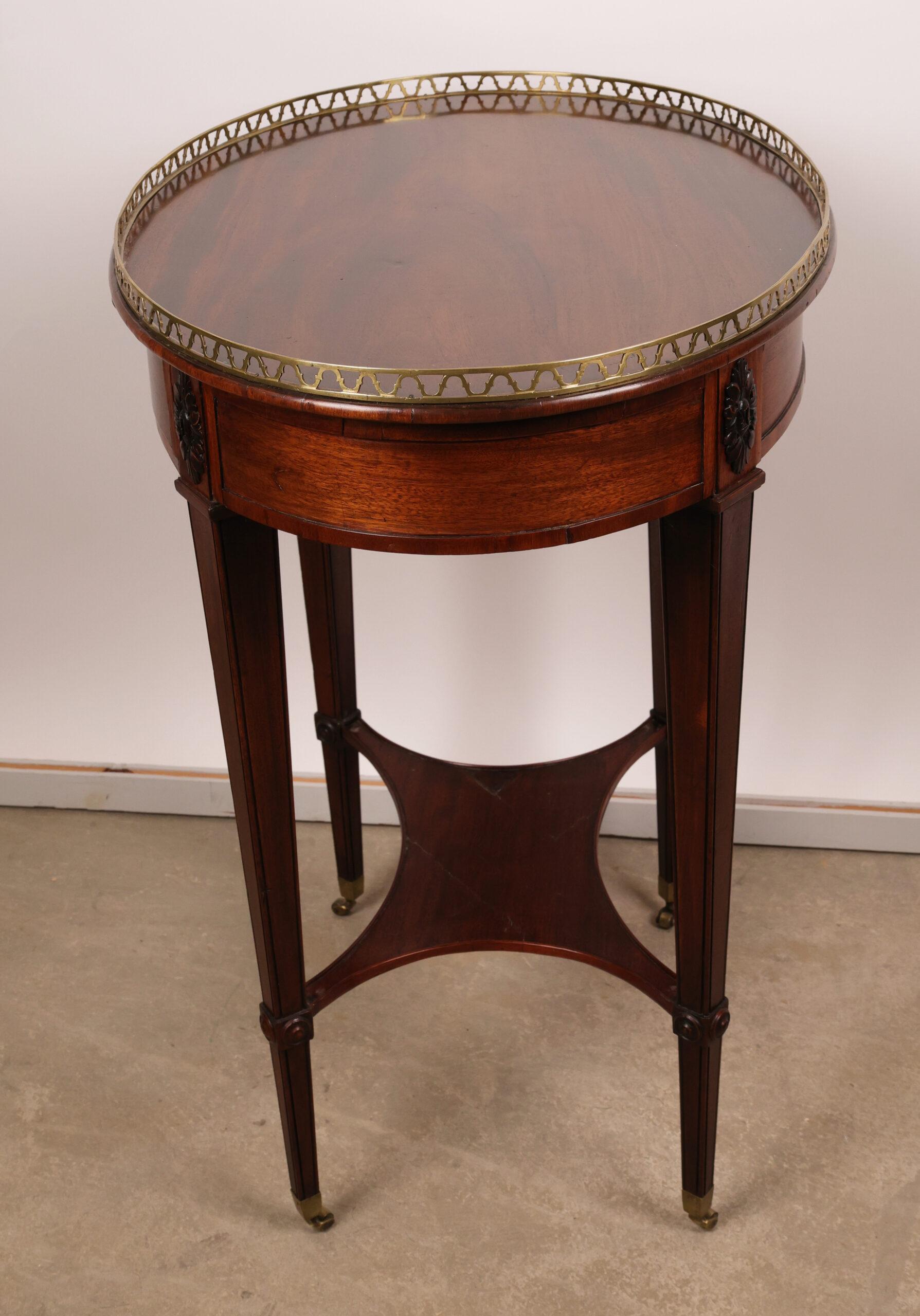 Spät Gustavianischer Tisch aus Stockholm, ca. 1790 (Spätes 18. Jahrhundert) im Angebot