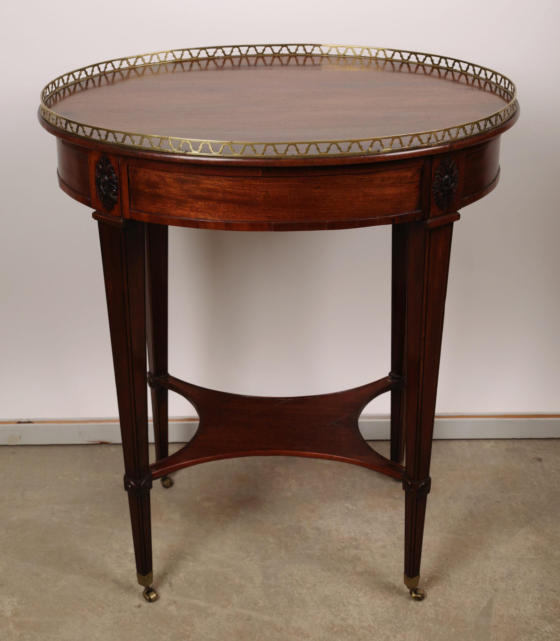 Spät Gustavianischer Tisch aus Stockholm, ca. 1790 (Messing) im Angebot