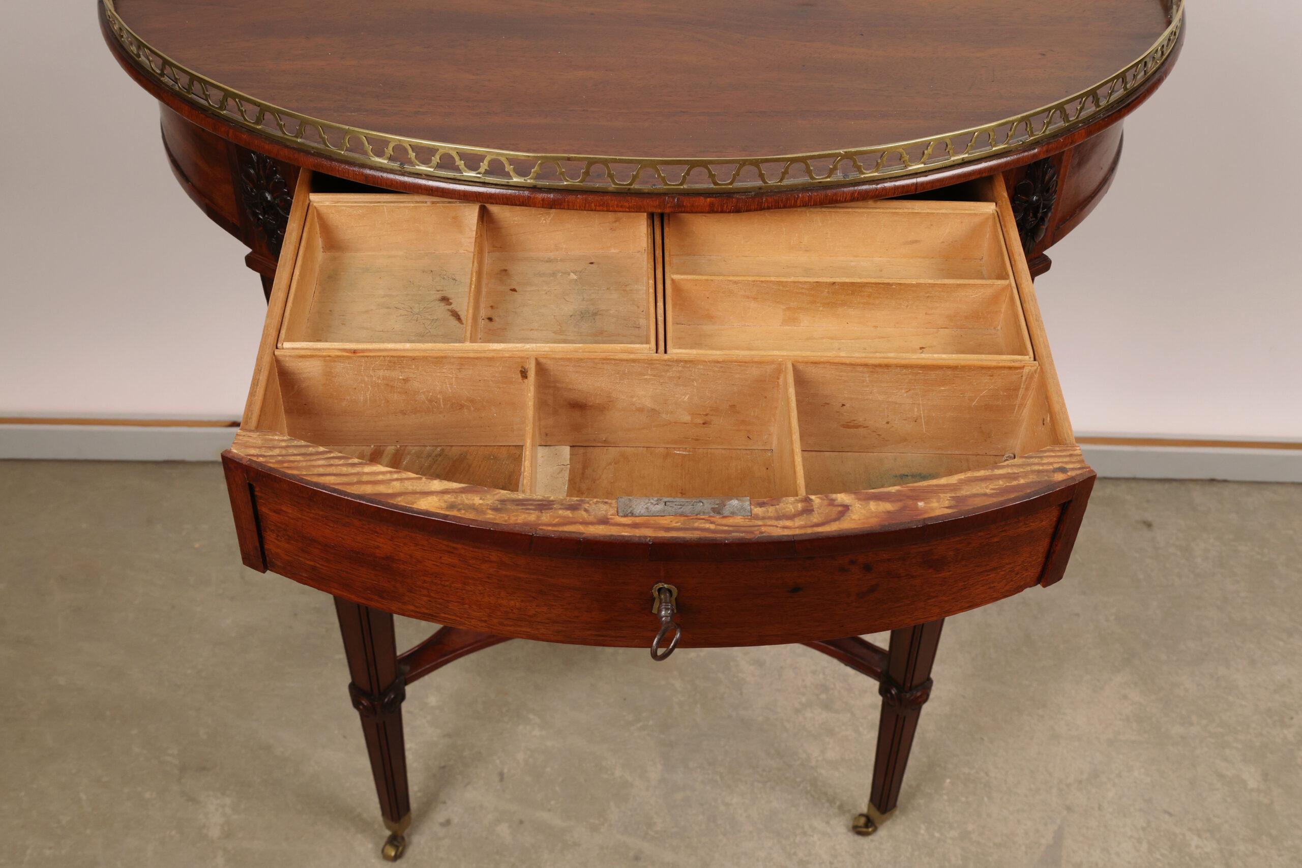 Spät Gustavianischer Tisch aus Stockholm, ca. 1790 im Angebot 2