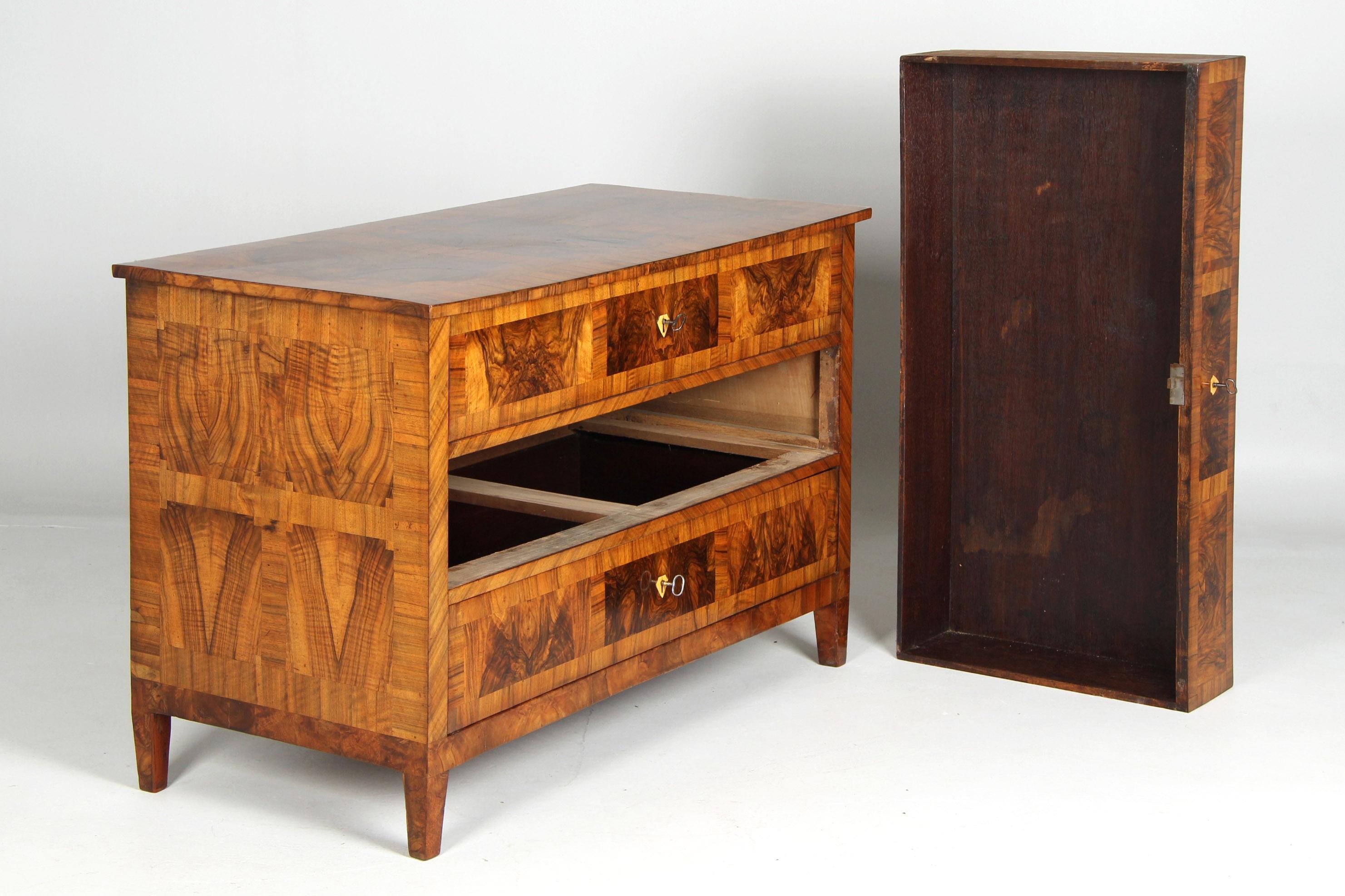 Cassettiera tardo Luigi XVI o Biedermeier, noce, 1800-1810 ca. in vendita 6