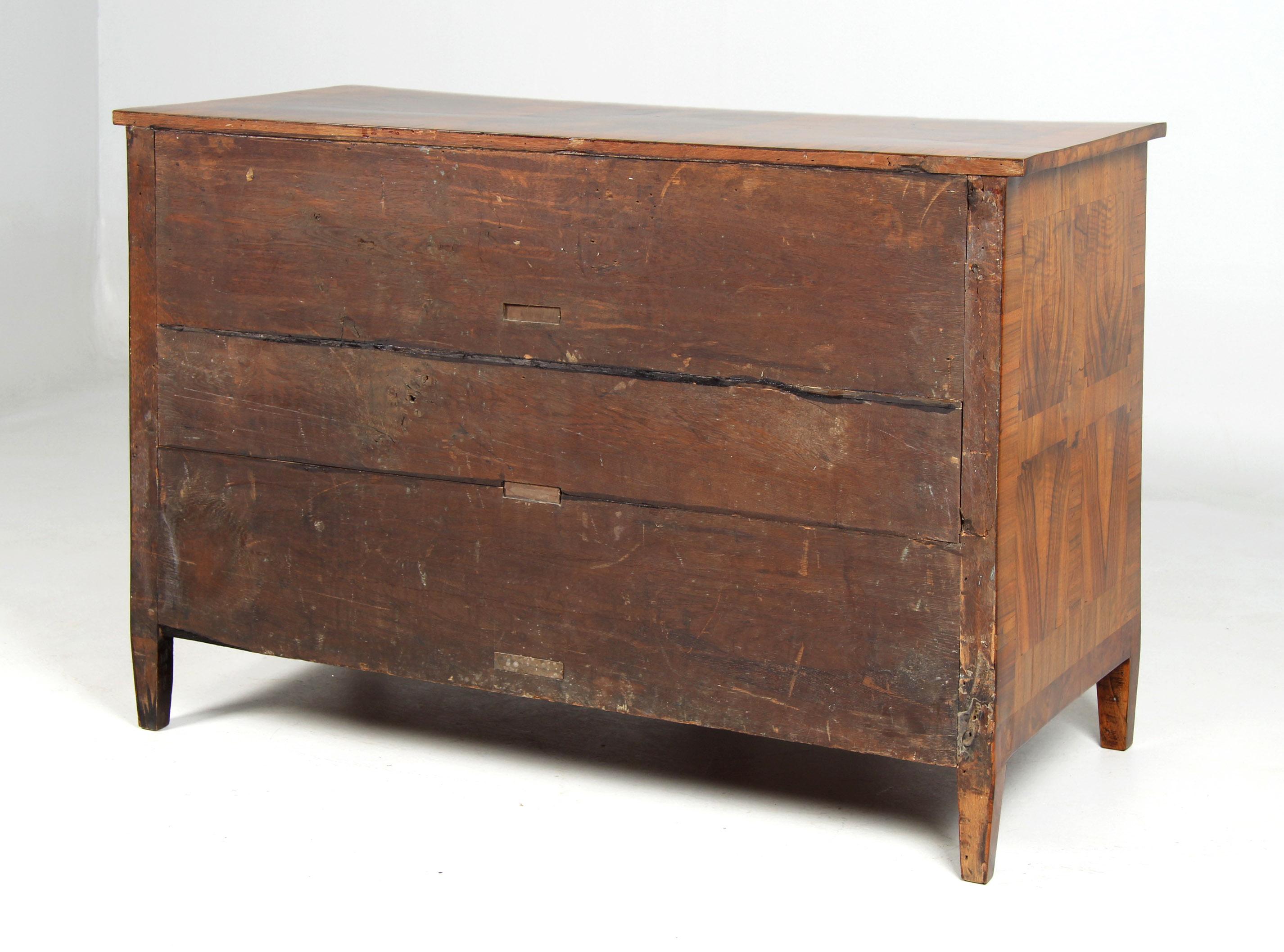 Cassettiera tardo Luigi XVI o Biedermeier, noce, 1800-1810 ca. in vendita 7