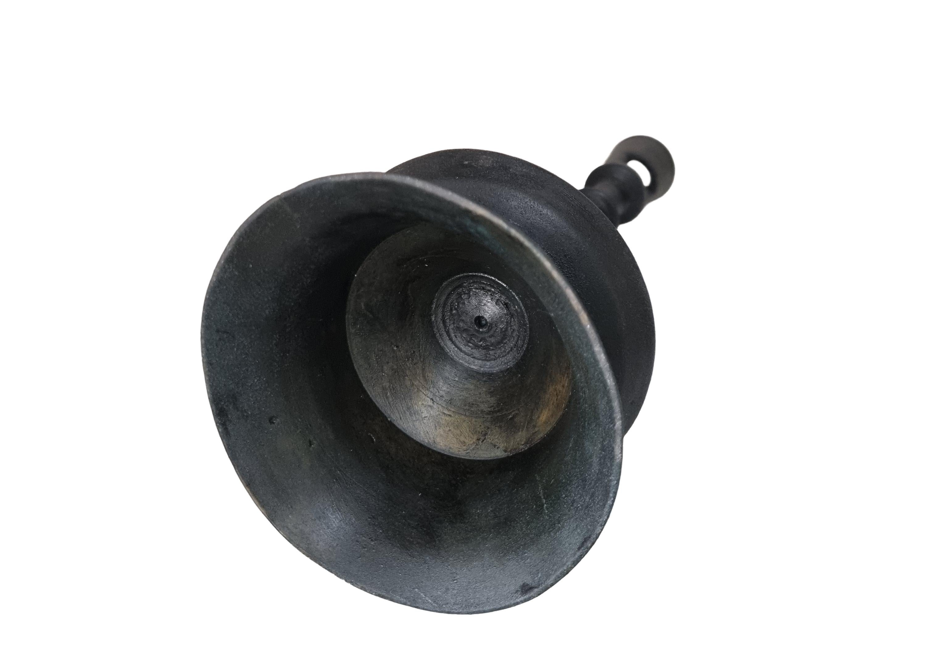 Late-Medieval Knopped Bronze Candlestick  Bell Base, Netherlands, 15th Century In Good Condition For Sale In Boven Leeuwen, NL