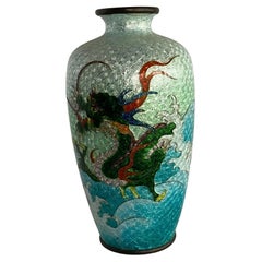 Vase cloisonné à dragon japonais en laiton de la fin de l'ère Meiji