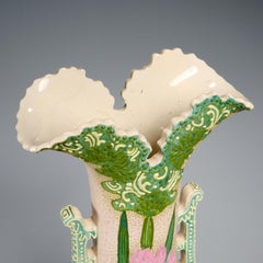 Jarrón japonés Moriage Iris de finales de Meiji al gusto Art Nouveau, 17,5 pulgadas