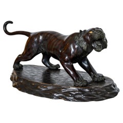 Grande scultura giapponese di tigre in bronzo patinato, periodo Meiji / Taisho.