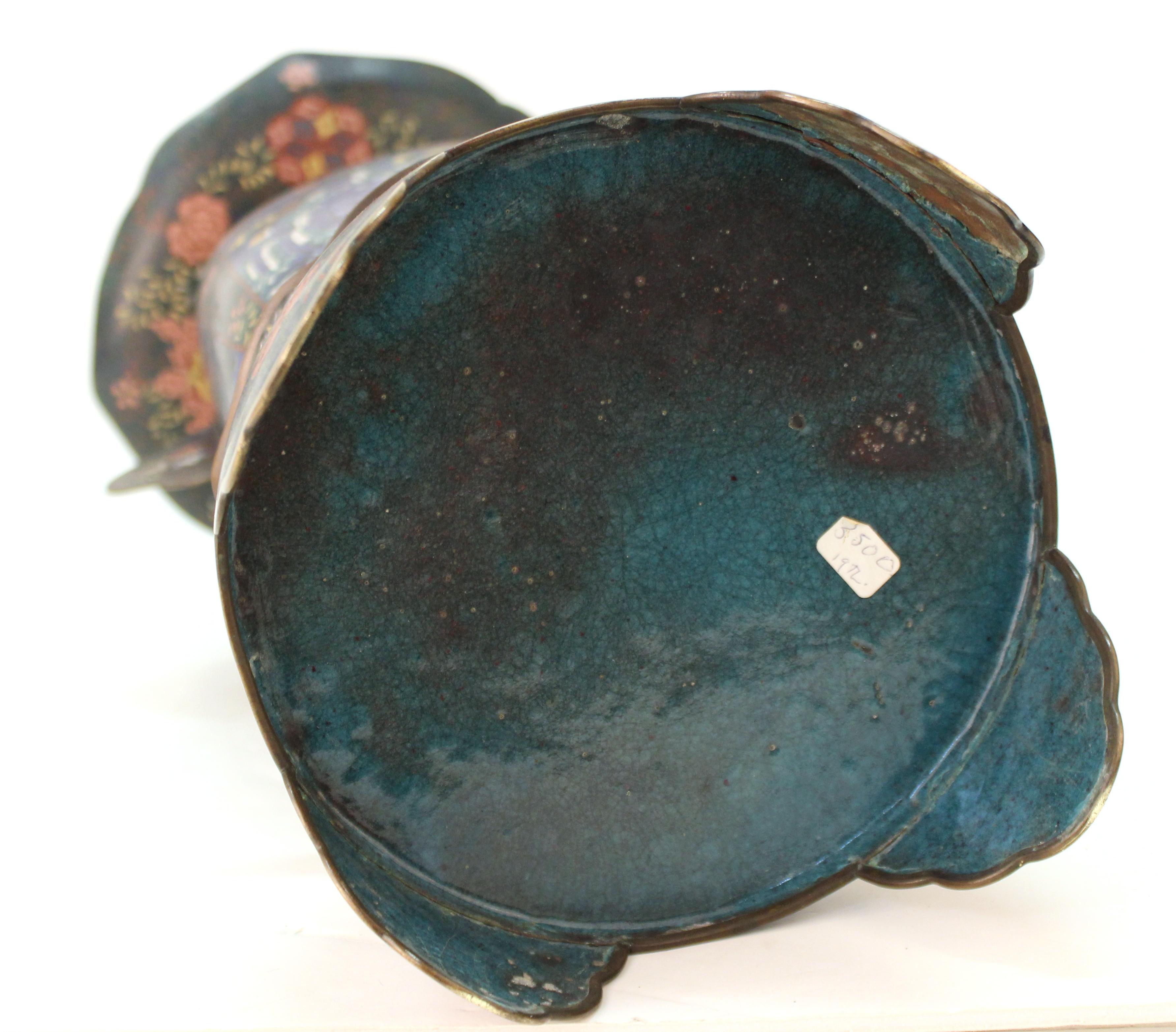 Cloisonné-Vase aus der späten Meiji-Periode im Angebot 13