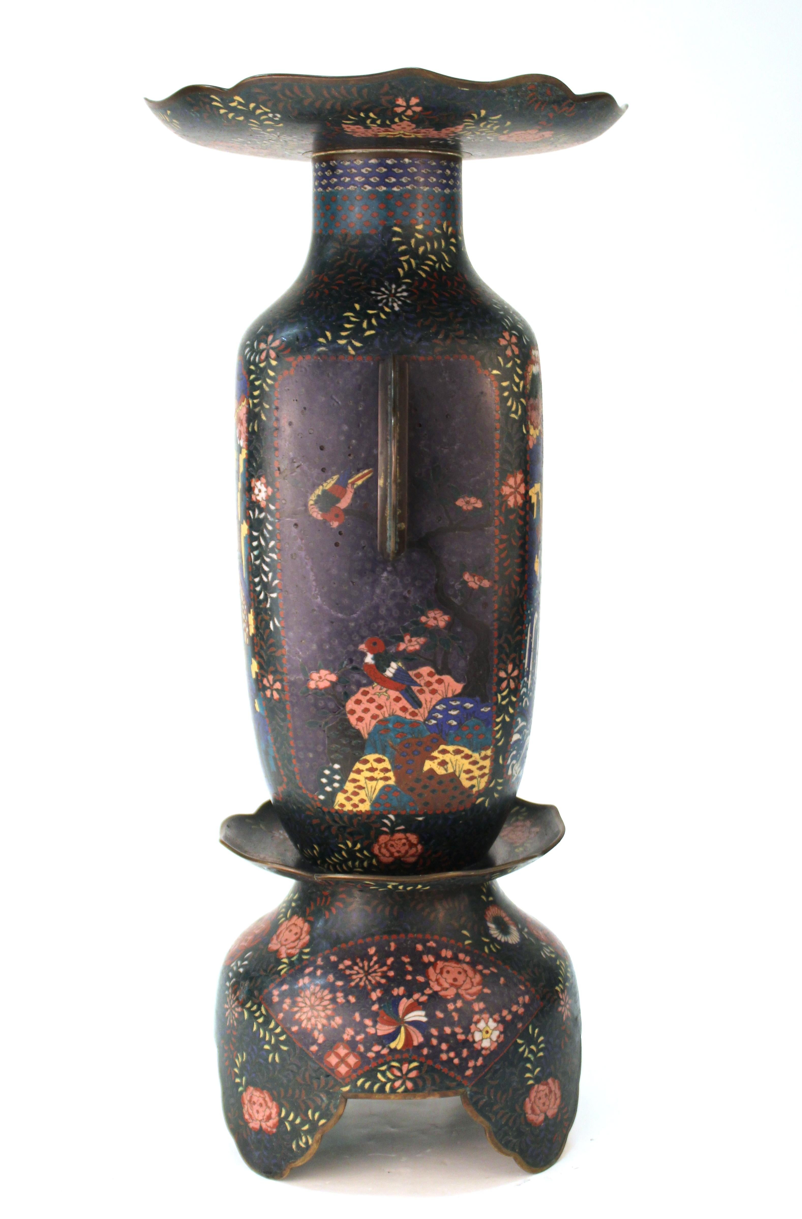 Japonais Vase en cloisonné de la fin de la période Meiji en vente