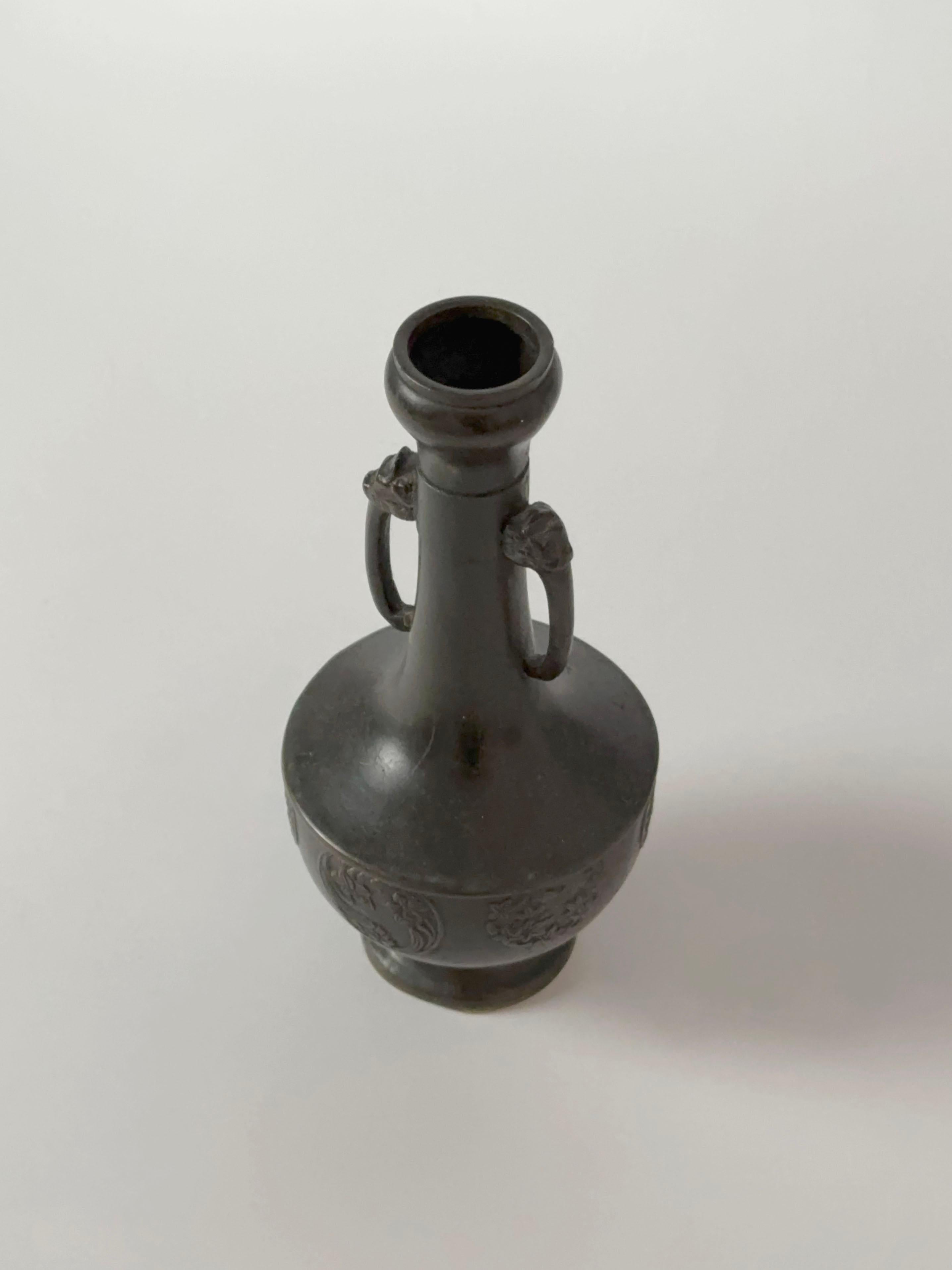 Late Meiji Period Japanese Bronze Bud Vase For Sale 1
