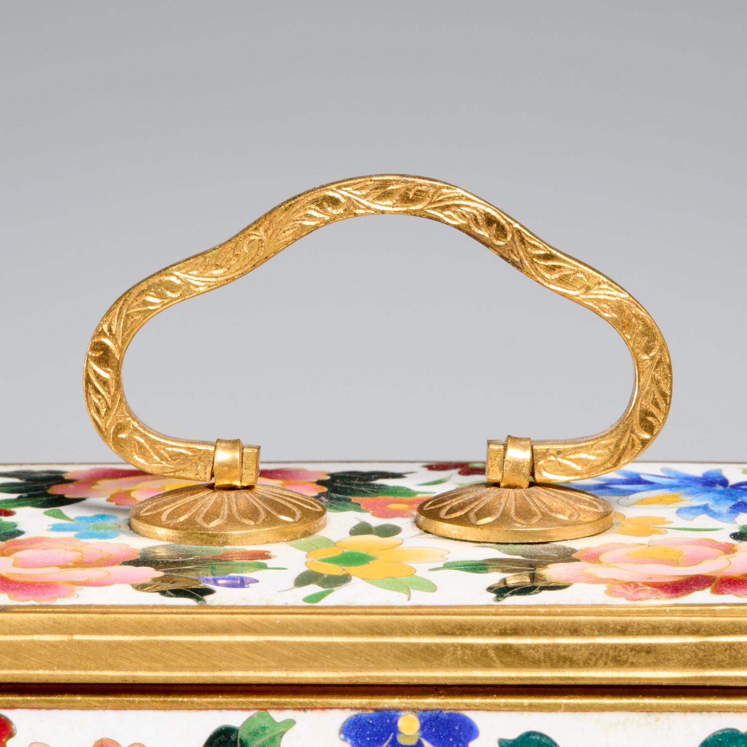Meiji Cassettiera a 3 cassetti in miniatura Cloisonné giapponese del tardo periodo Meji di Inaba Nanaho in vendita