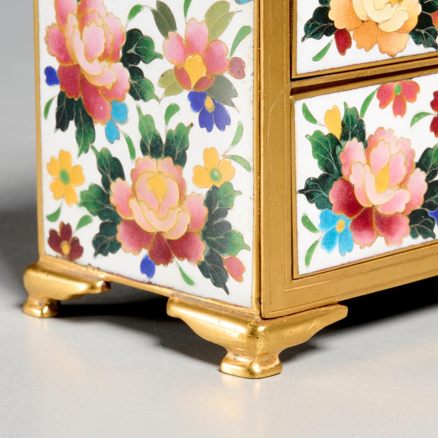 Cassettiera a 3 cassetti in miniatura Cloisonné giapponese del tardo periodo Meji di Inaba Nanaho In condizioni buone in vendita a Morristown, NJ