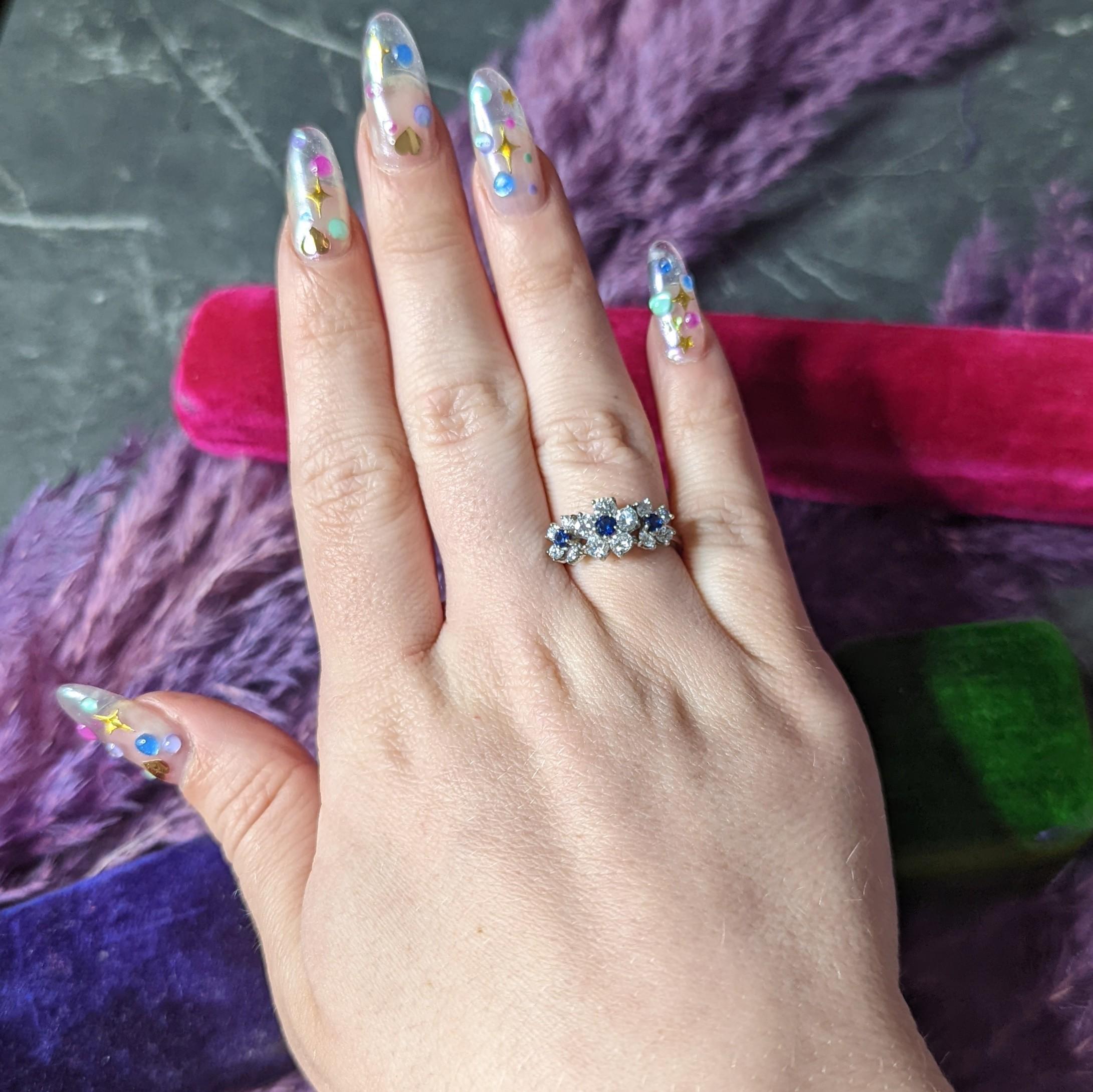 Vintage-Blumenring aus Platin mit 1,30 Karat Saphir und Diamant, späte Mitte des Jahrhunderts 5