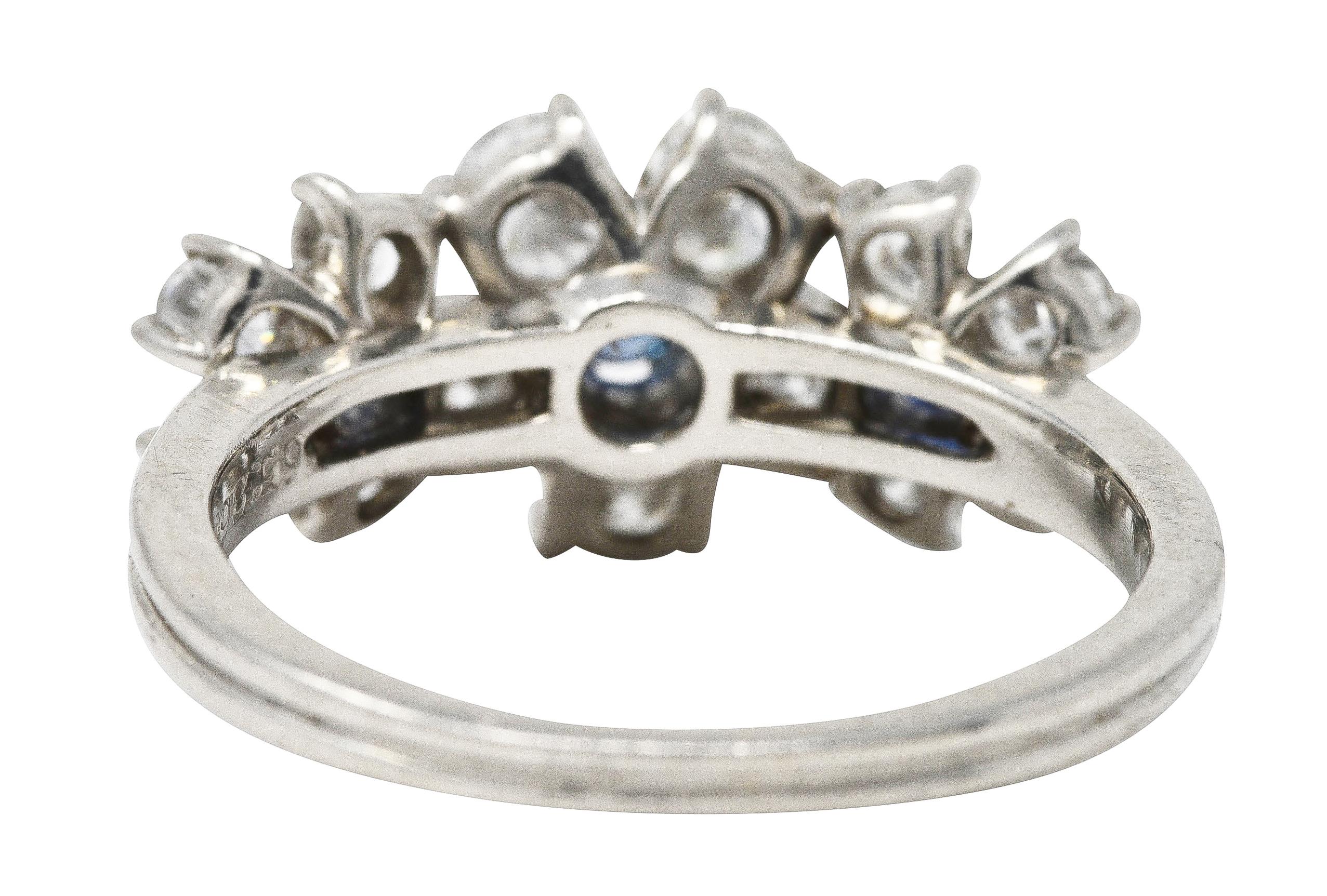 Vintage-Blumenring aus Platin mit 1,30 Karat Saphir und Diamant, späte Mitte des Jahrhunderts im Zustand „Hervorragend“ in Philadelphia, PA