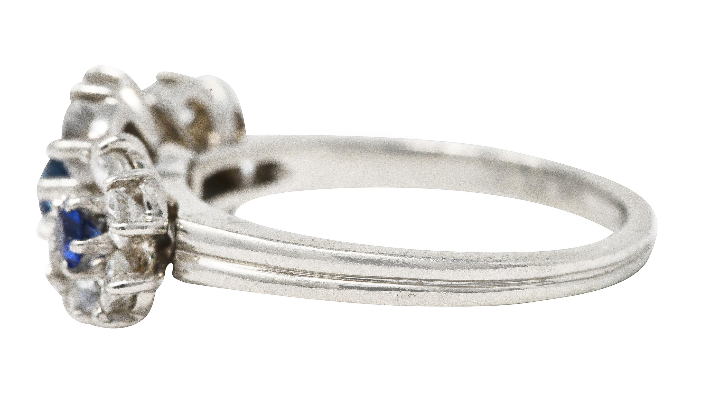 Vintage-Blumenring aus Platin mit 1,30 Karat Saphir und Diamant, späte Mitte des Jahrhunderts für Damen oder Herren