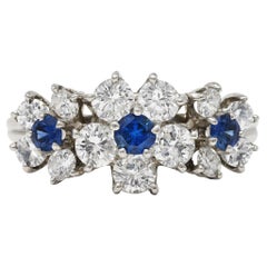 Vintage-Blumenring aus Platin mit 1,30 Karat Saphir und Diamant, späte Mitte des Jahrhunderts