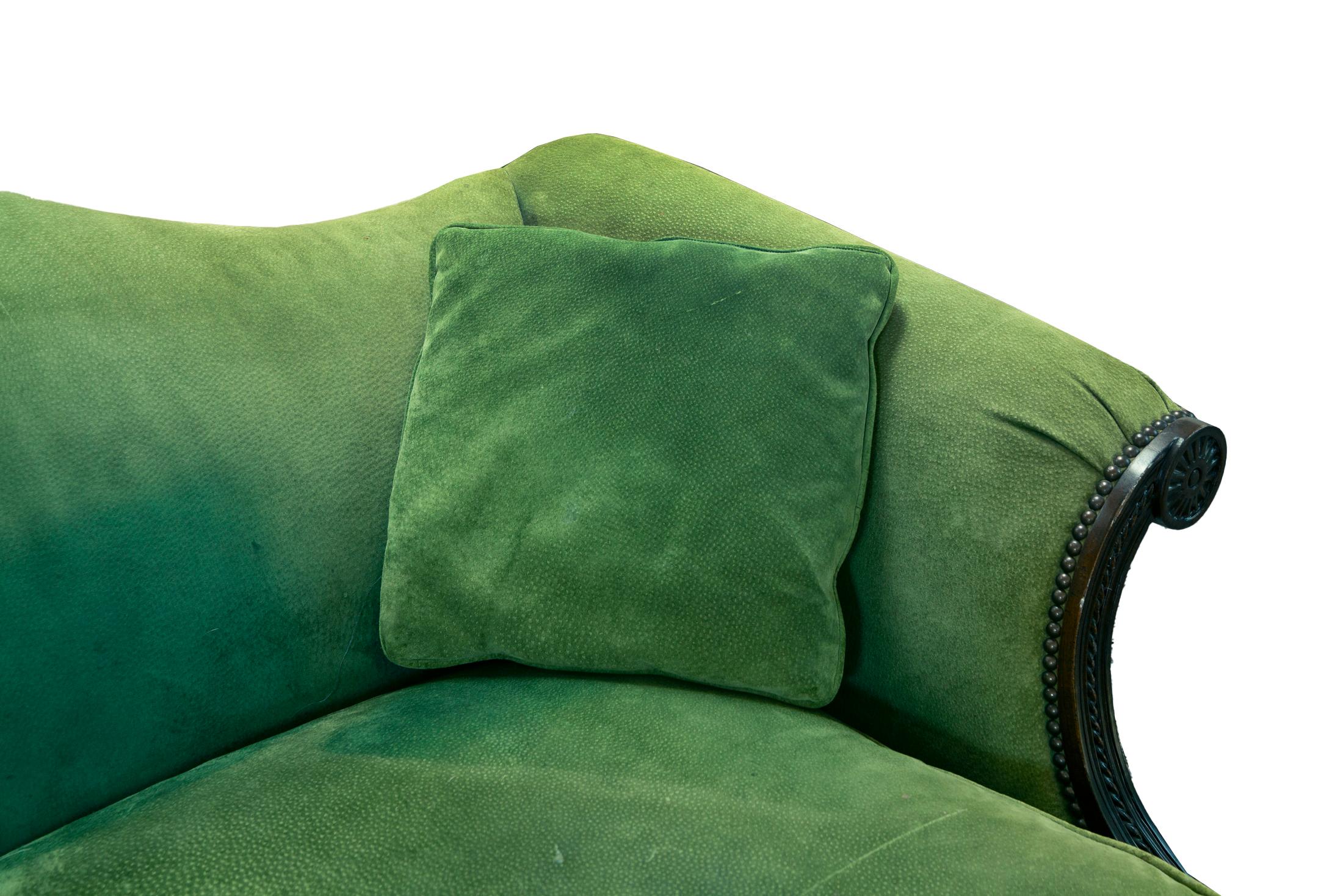 Canapé Chippendale en cuir de porc vert de la fin du milieu du siècle dernier Henredon en vente 2