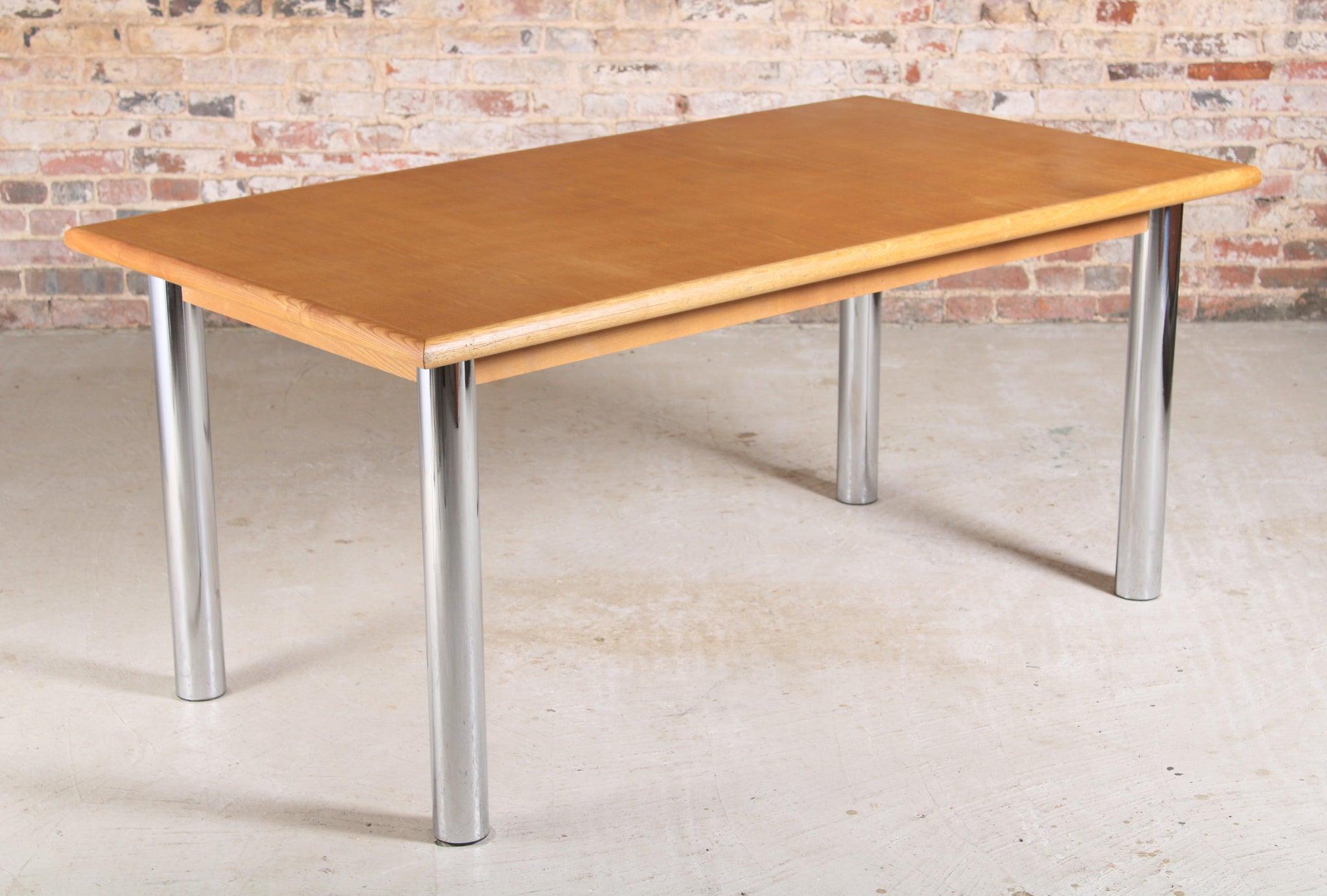 Late mid-entury Marcel Breuer-style beech and chrome dining table originally from Heal's in 1982. Seats up to 8 people.

Dimension: W 163 cm x D 90 cm x H 73 cm.