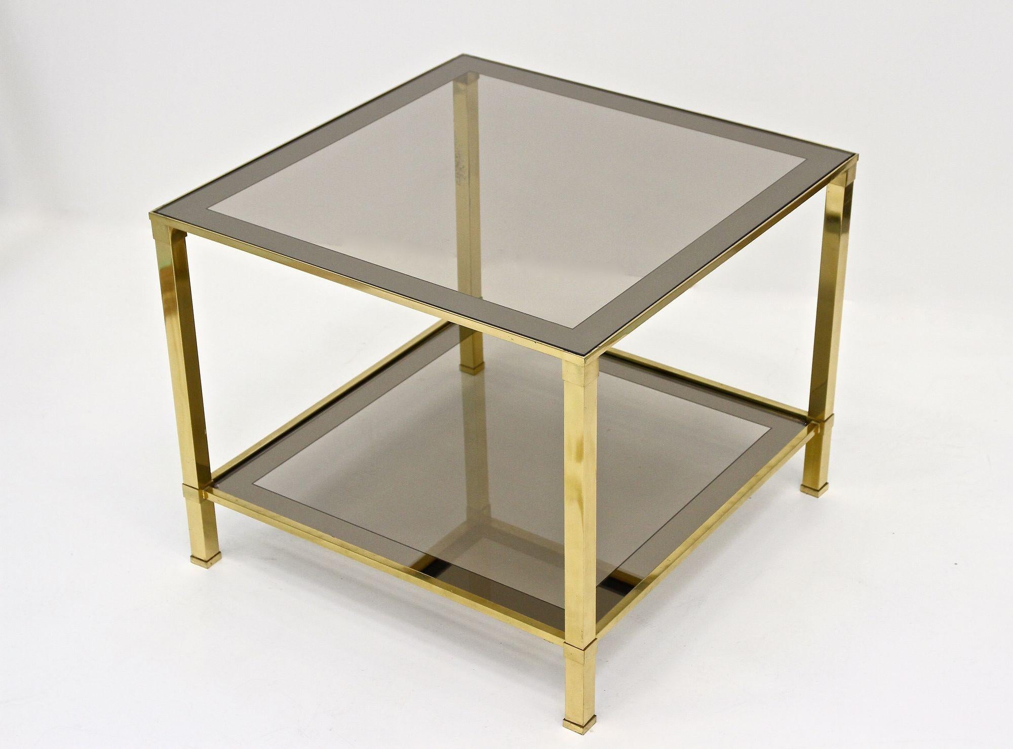 Beistelltisch aus der späten Mitte des Jahrhunderts aus Messing, Rauchglas, Italien ca. 1970 im Angebot 4