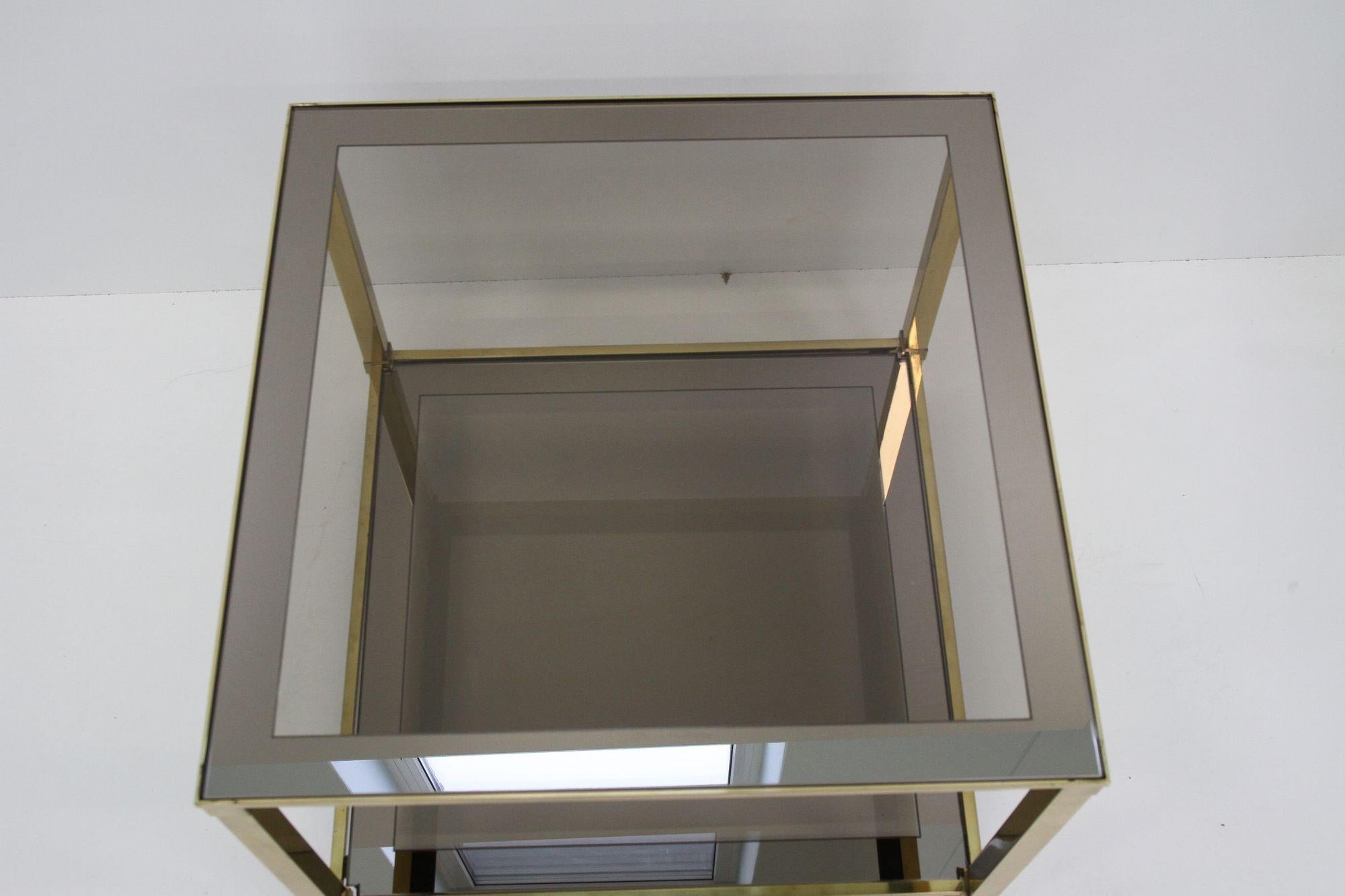 Beistelltisch aus der späten Mitte des Jahrhunderts aus Messing, Rauchglas, Italien ca. 1970 im Angebot 7