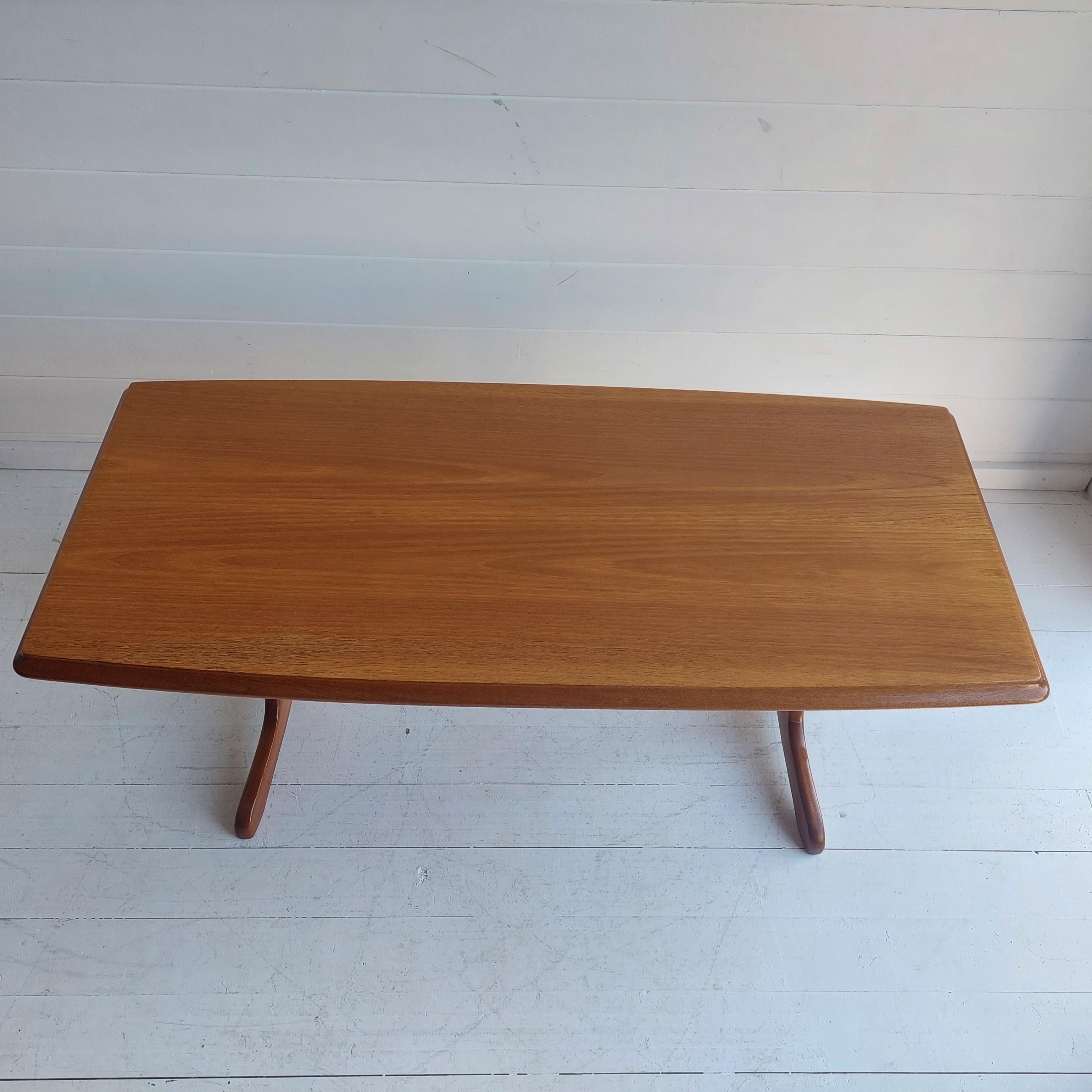 Teck Table basse en teck de la fin du milieu du siècle dernier, style Stucliffe Gplan, années 80 en vente