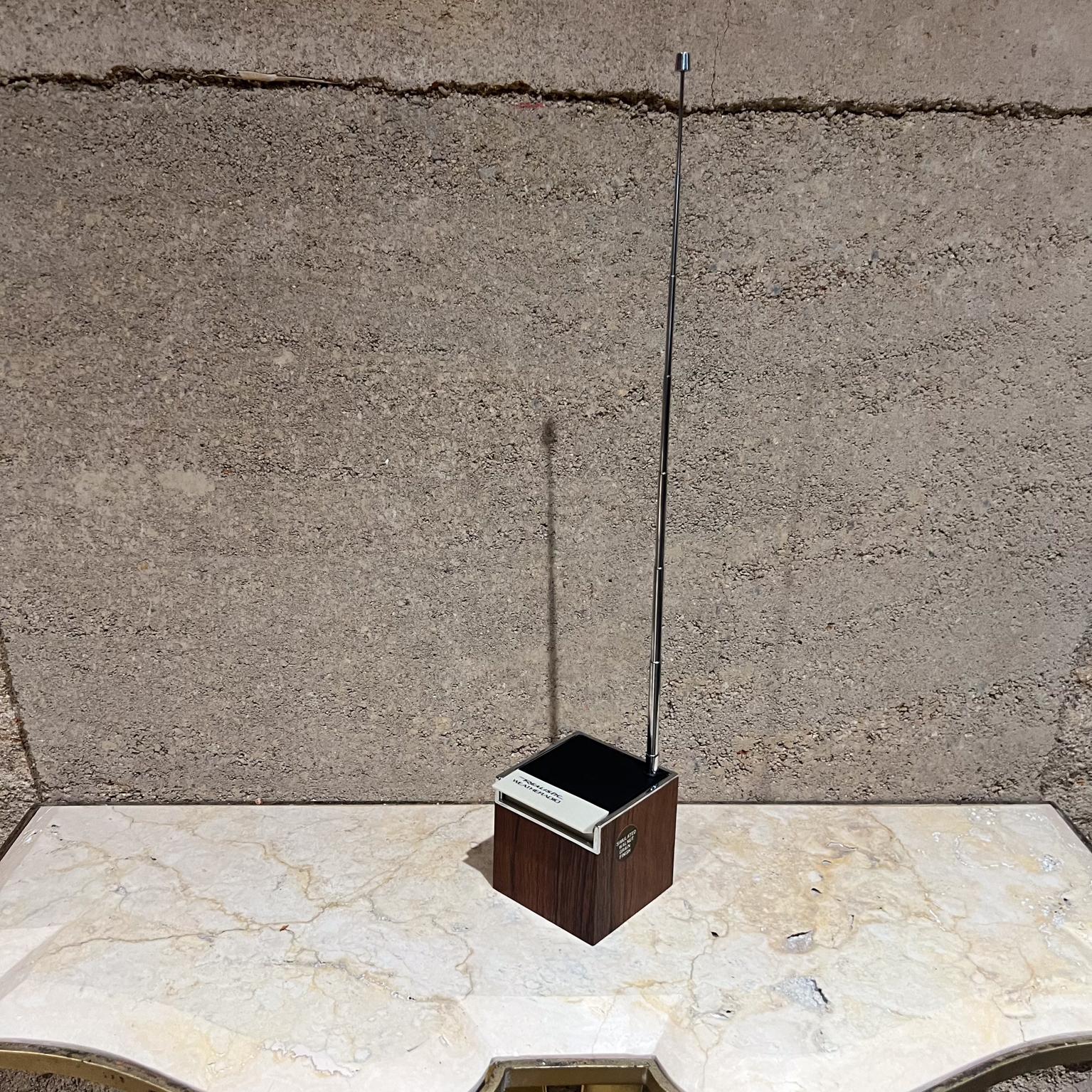 Américain Cube radio météo réaliste The Moderns en vente