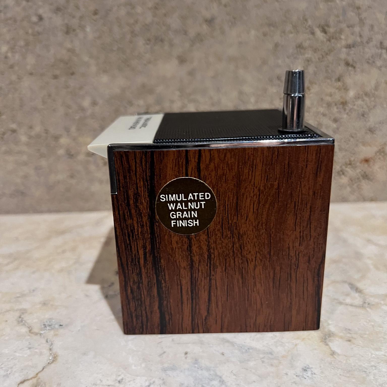 20ième siècle Cube radio météo réaliste The Moderns en vente