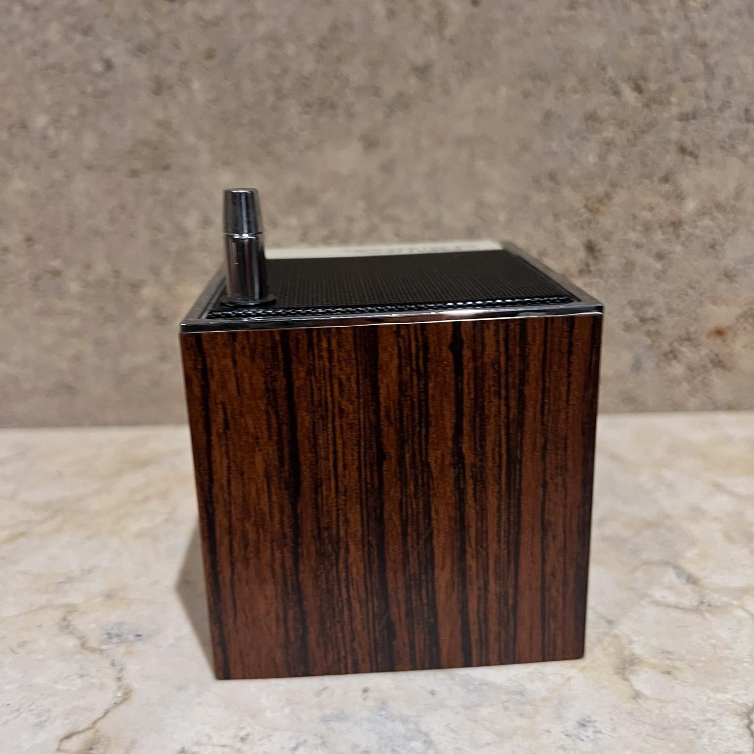 Plastique Cube radio météo réaliste The Moderns en vente