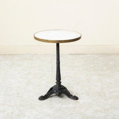 Tavolo da bistrot o da caffè in ferro e marmo di fine Ottocento, finiture in ottone