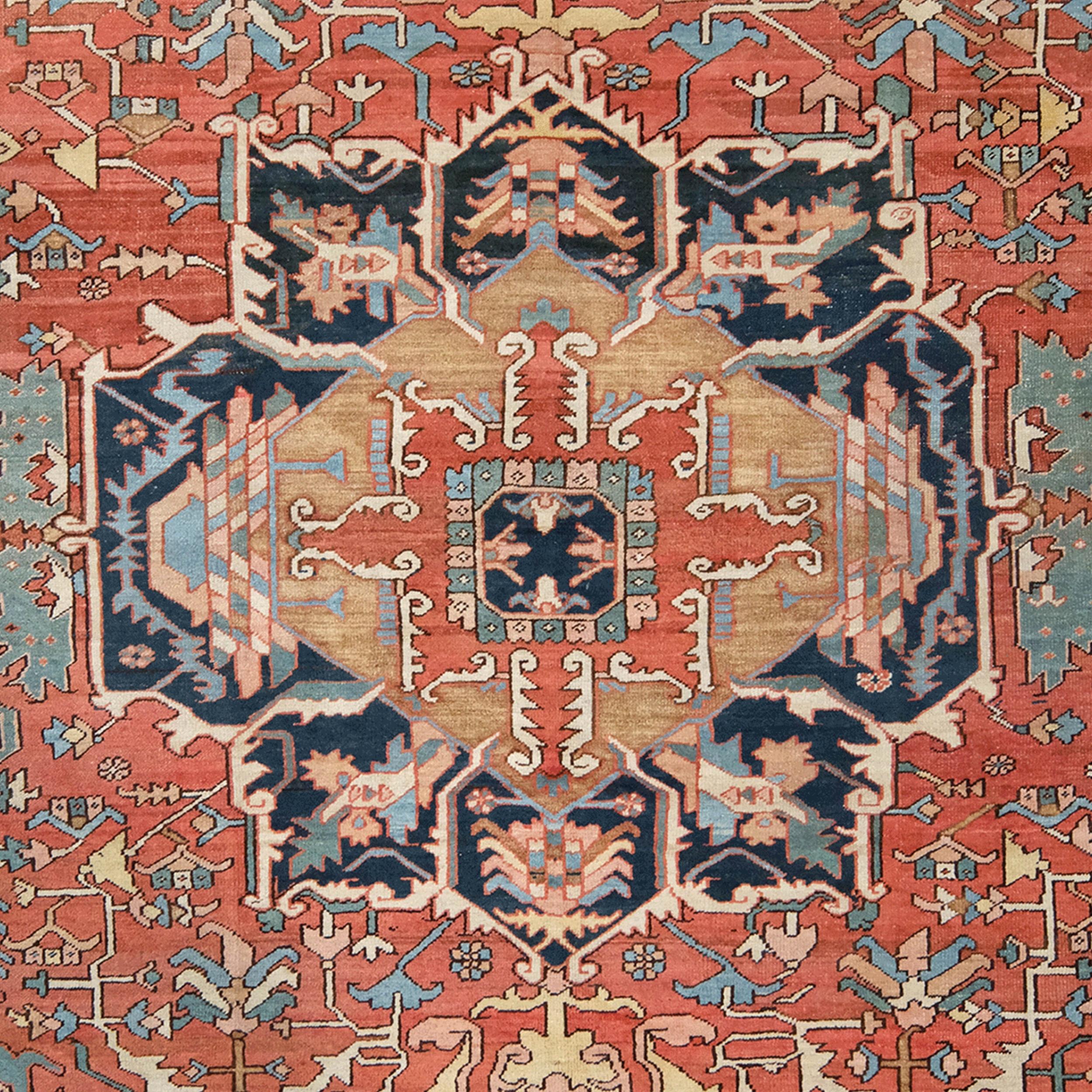 Late of 19th Century Antique Persian Heriz Carpet - Antique Wool Heriz Carpet In Good Condition For Sale In Sultanahmet, 34